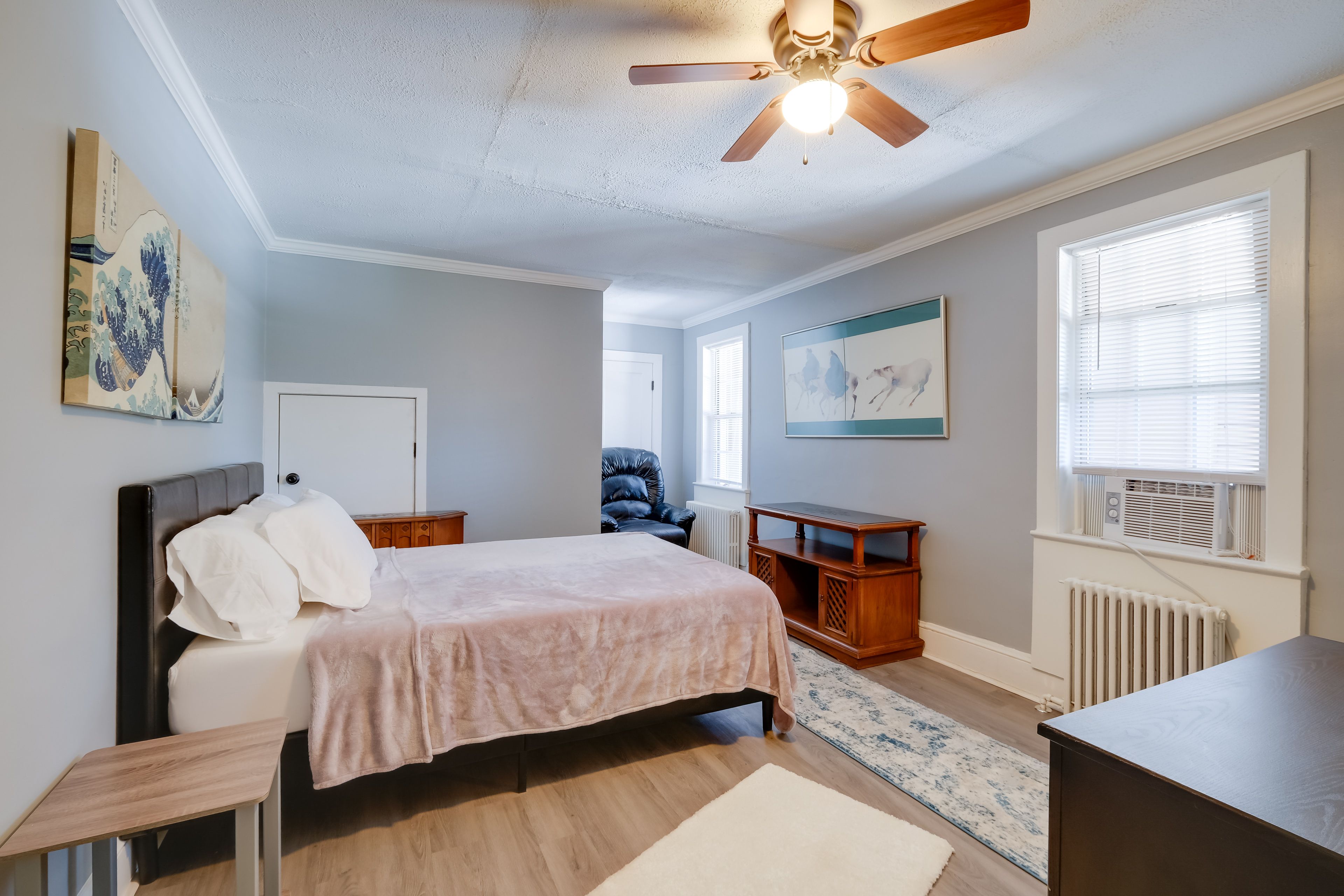 Bedroom | Queen Bed | Linens Provided