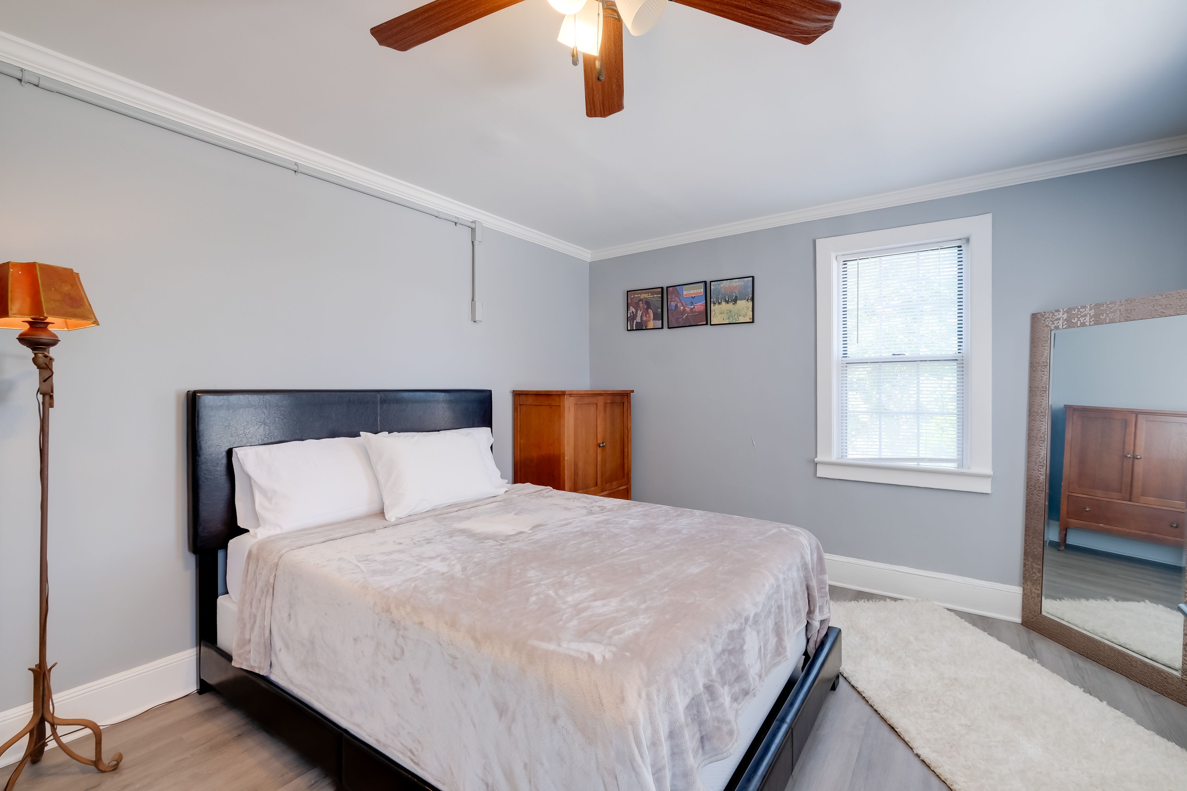 Bedroom | Queen Bed | Linens Provided