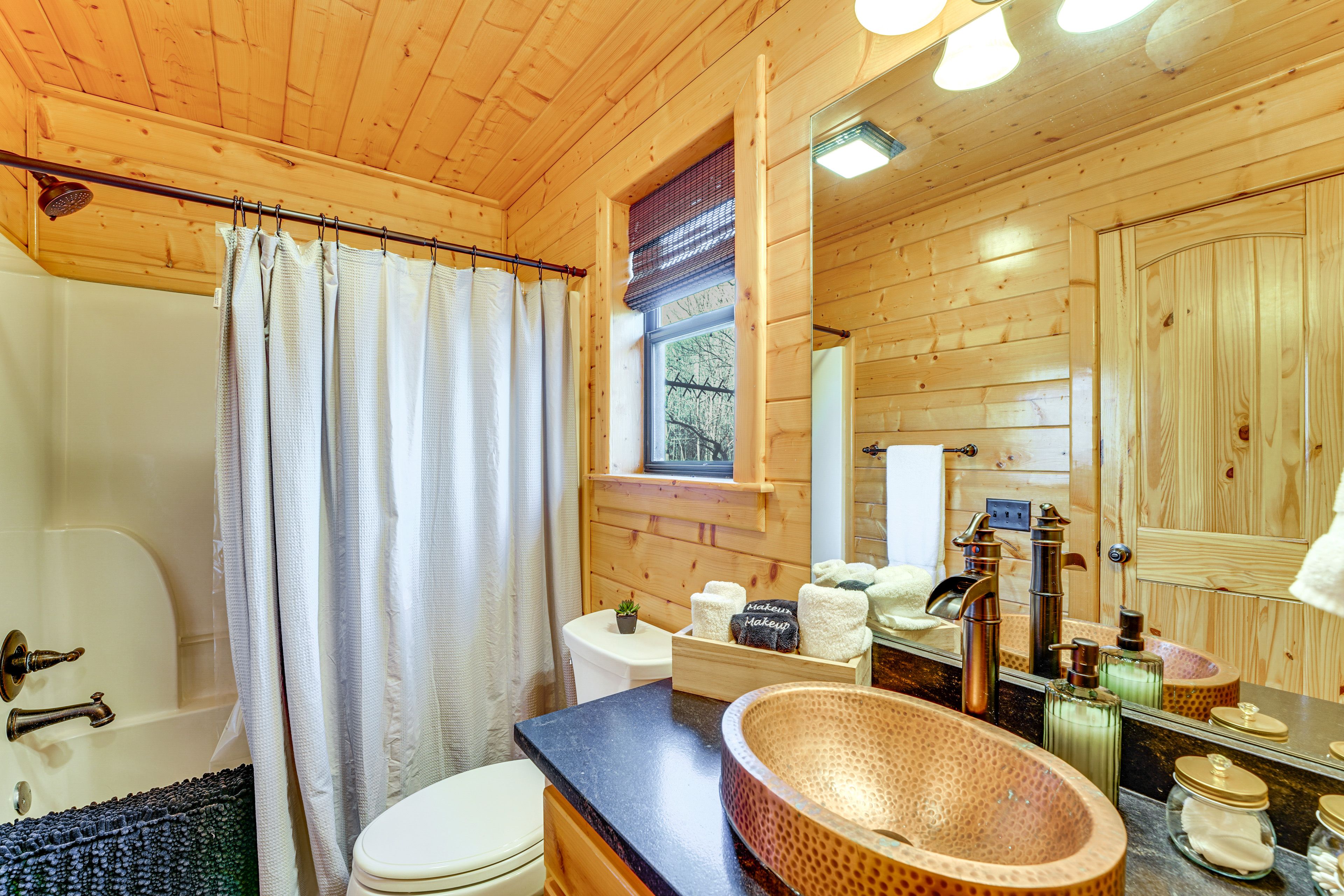 Full Bathroom | Cabin | 2nd Floor