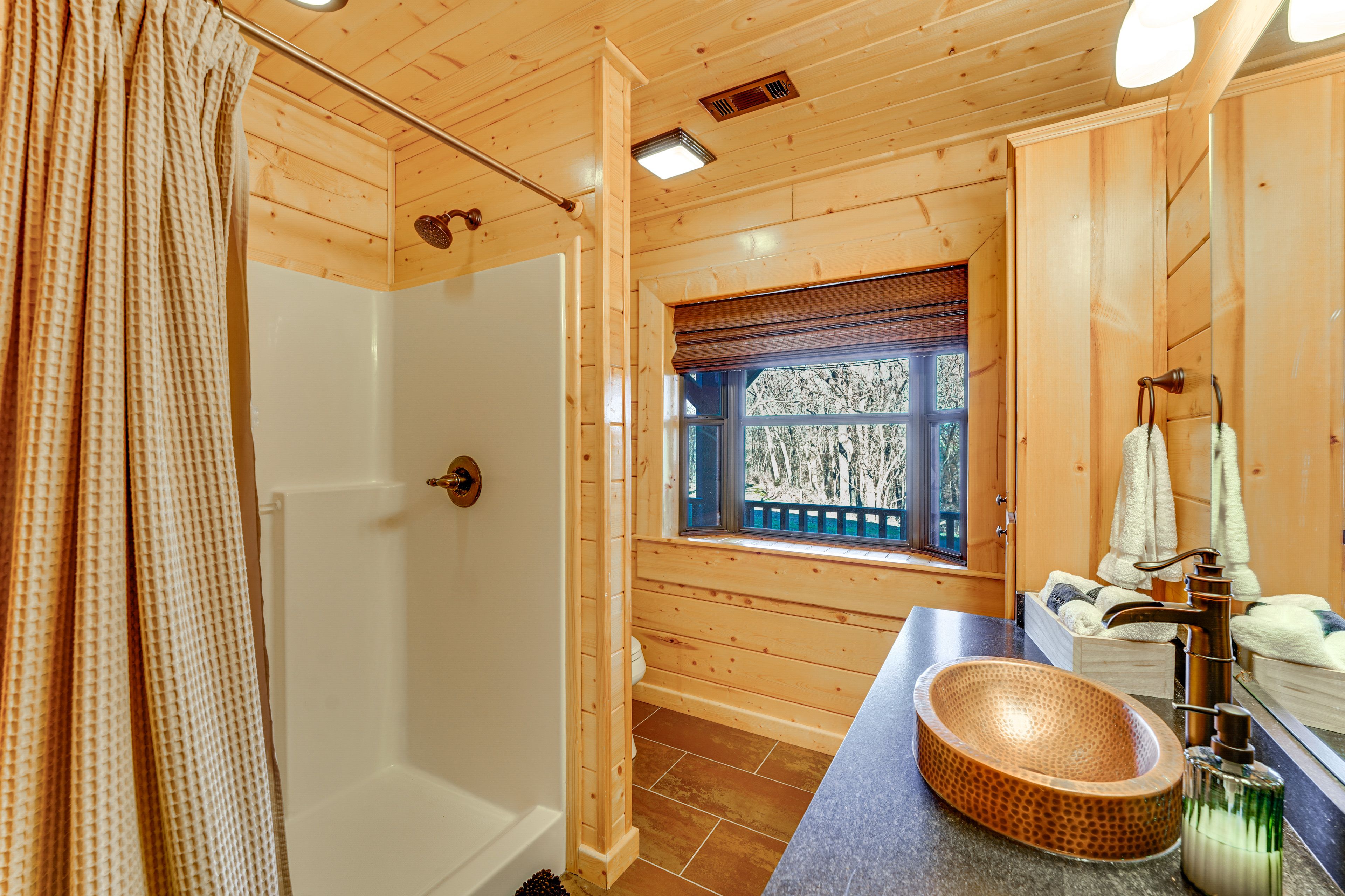 Full Bathroom | Cabin | 1st Floor