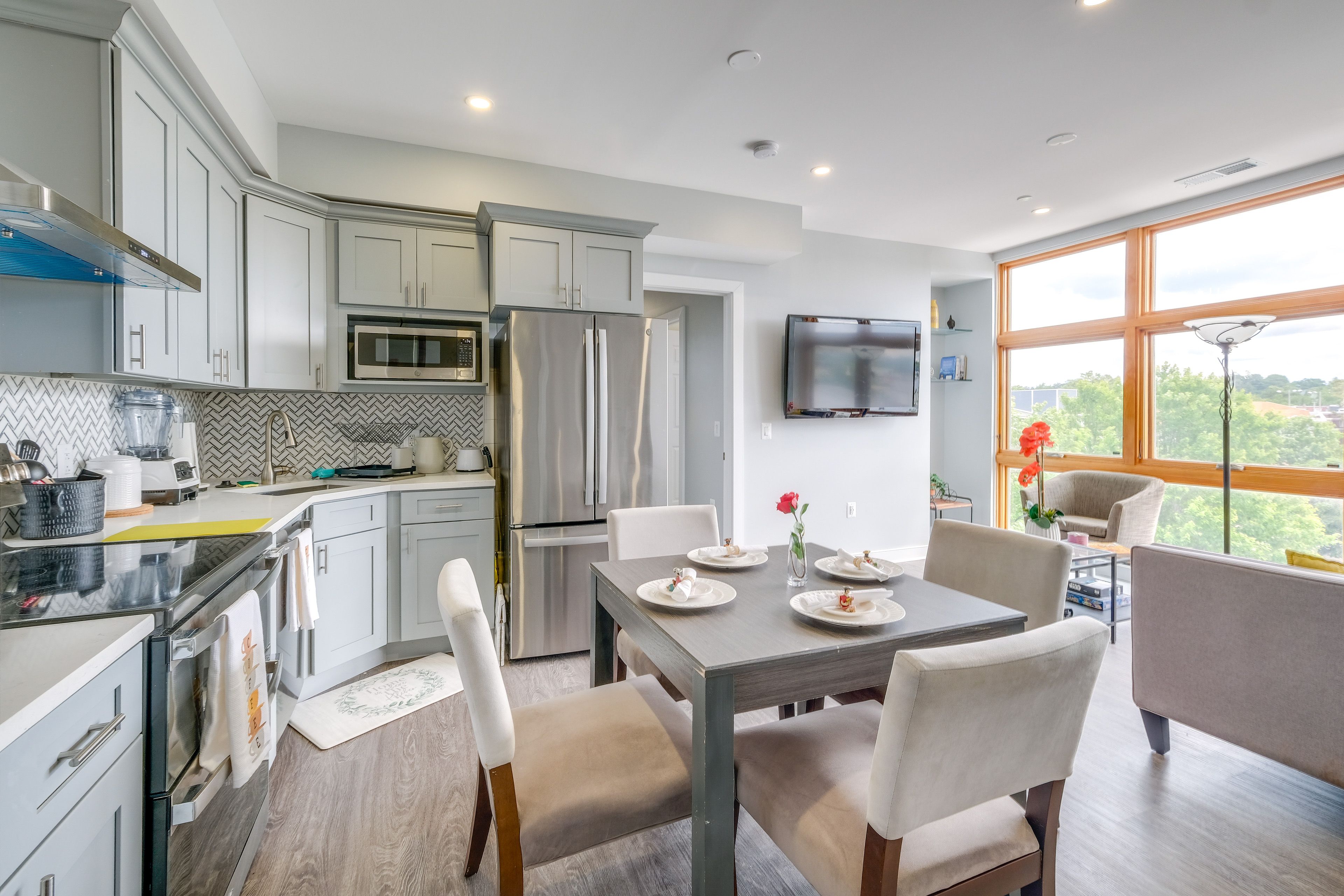 Dining Area | Dishware & Flatware