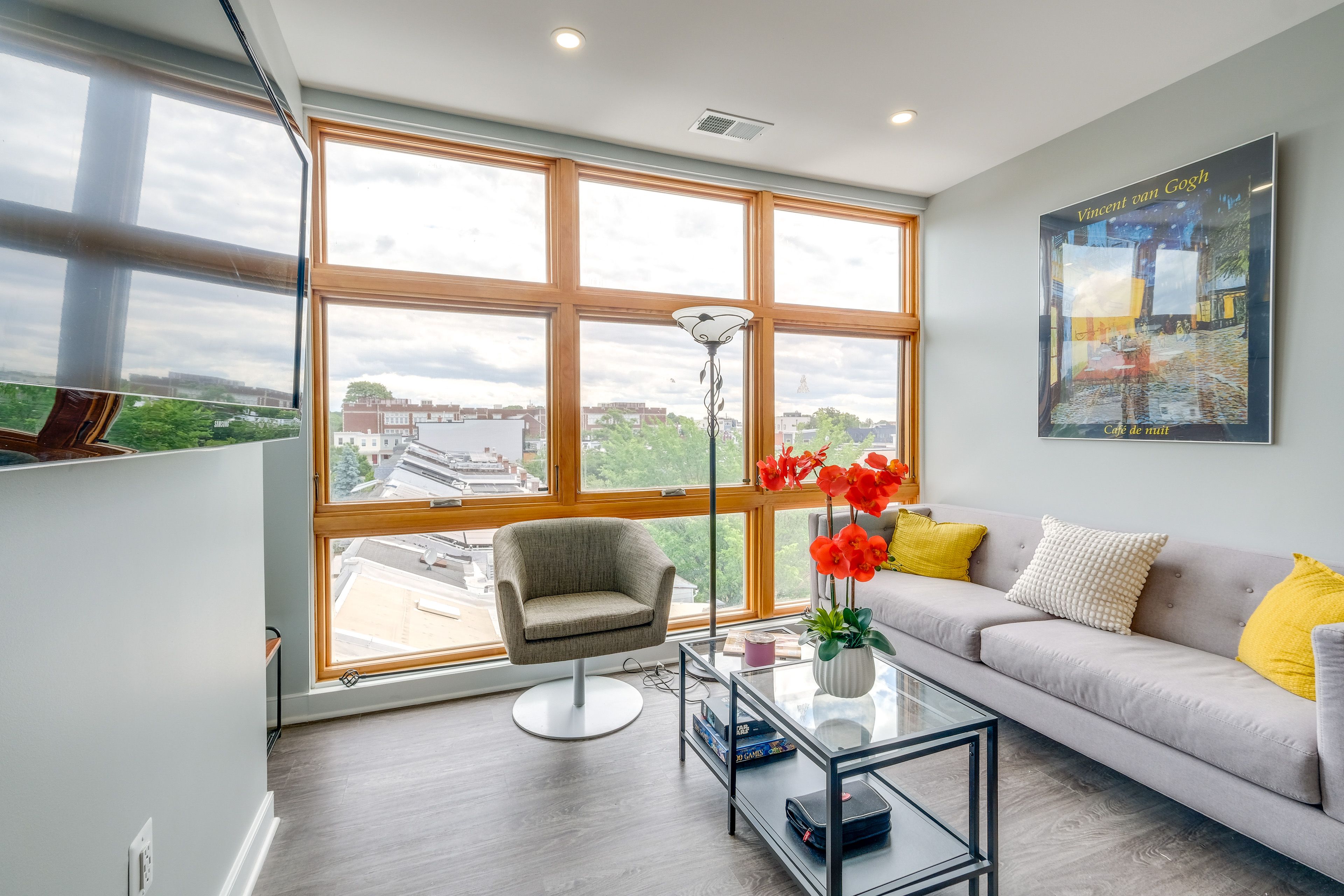 Living Room | Free WiFi | Flat-Screen TV
