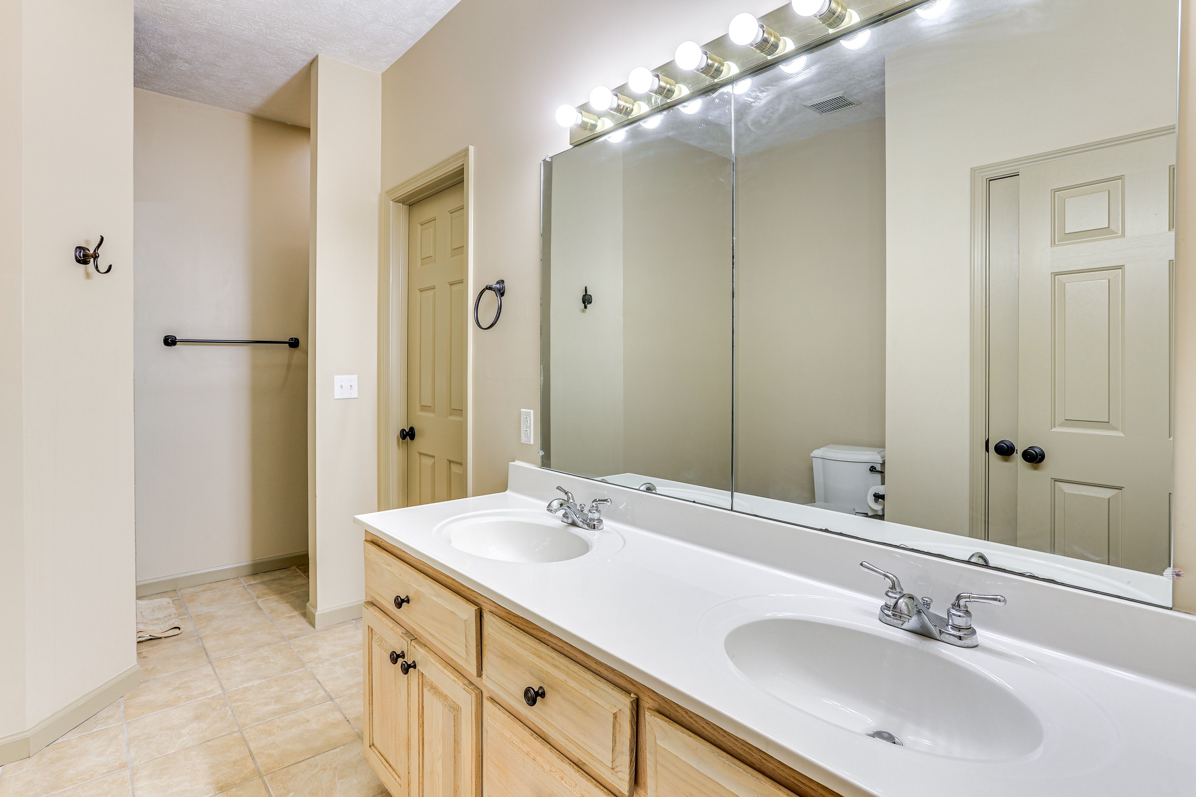 Full Bathroom | 1st Floor