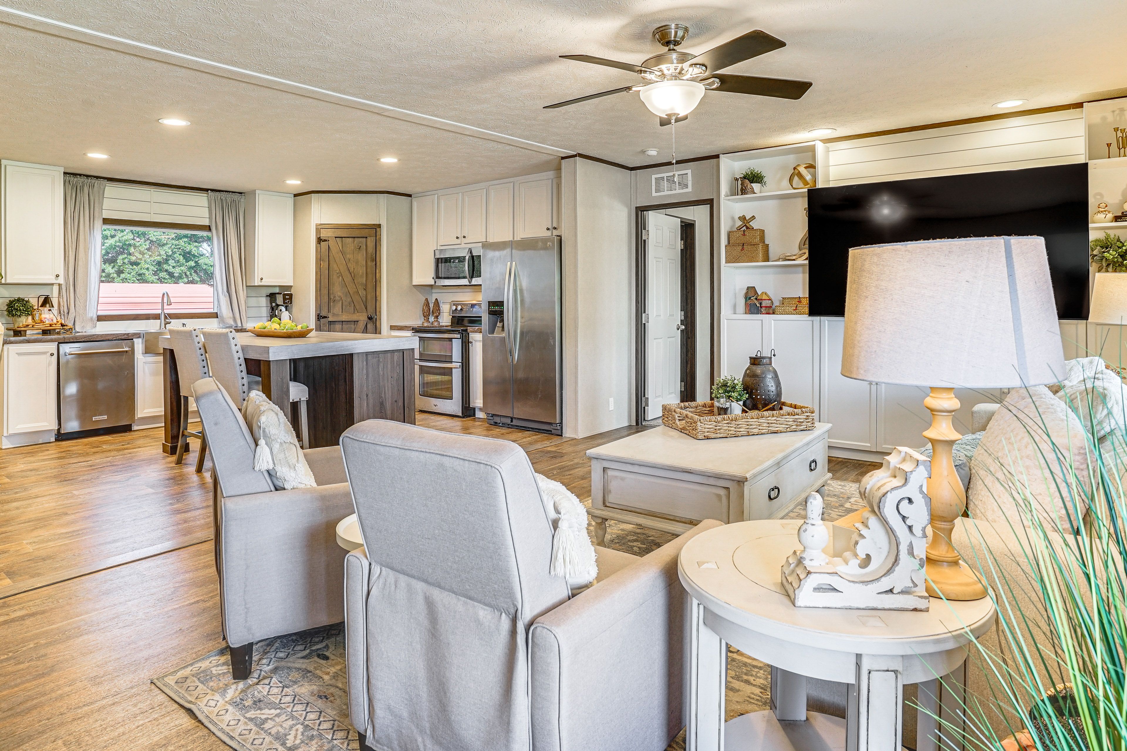 Living Room | Free WiFi | Smart TV