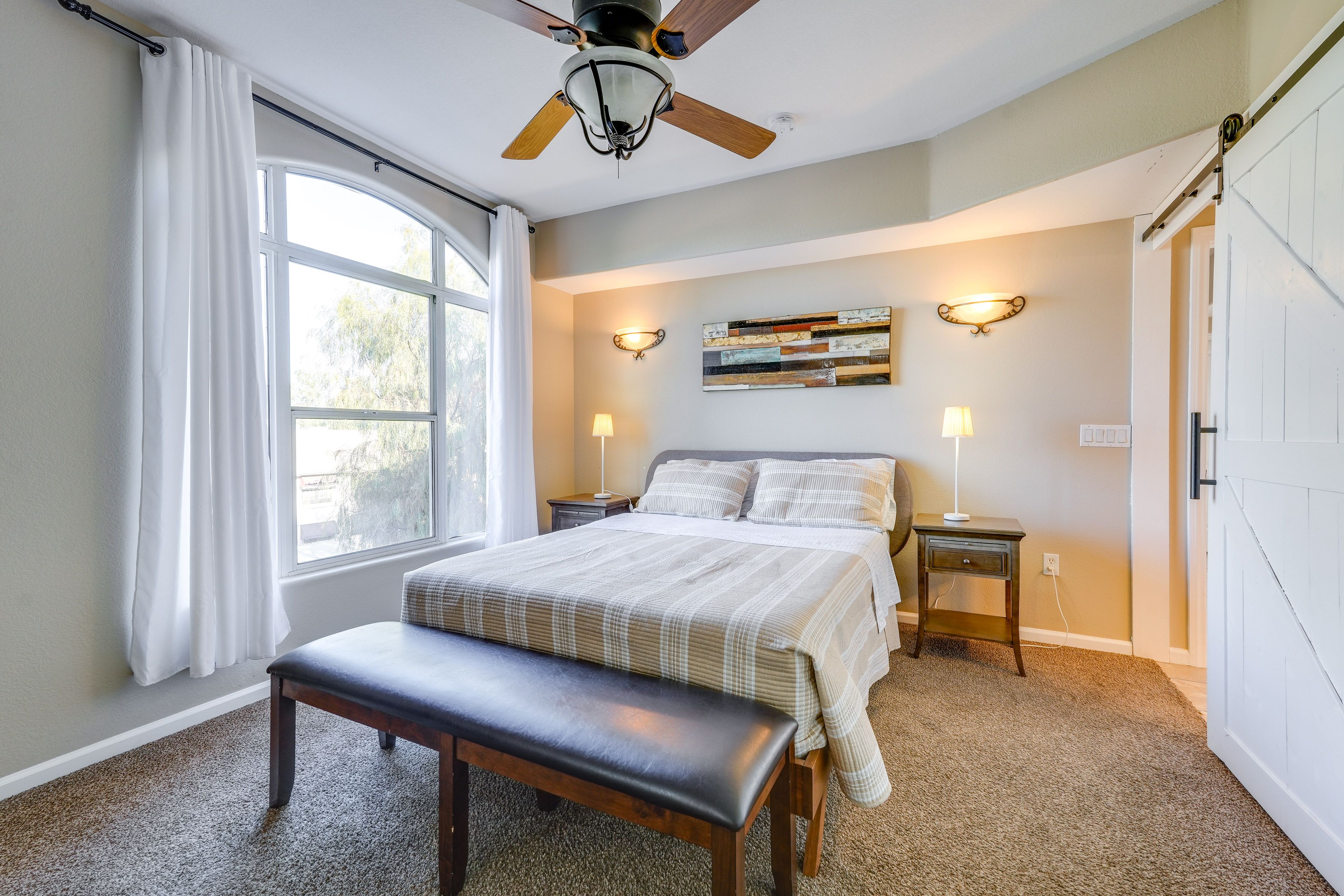 Bedroom 1 | Queen Bed | Desk
