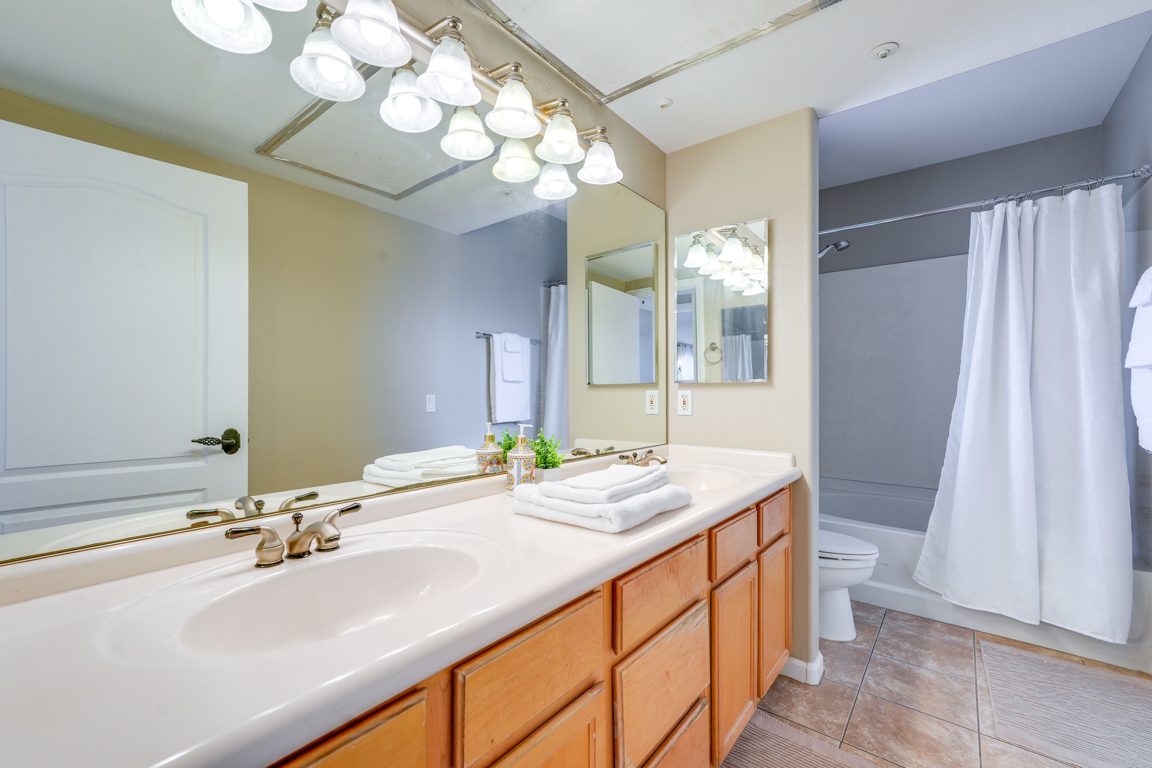 Bathroom | Towels Provided