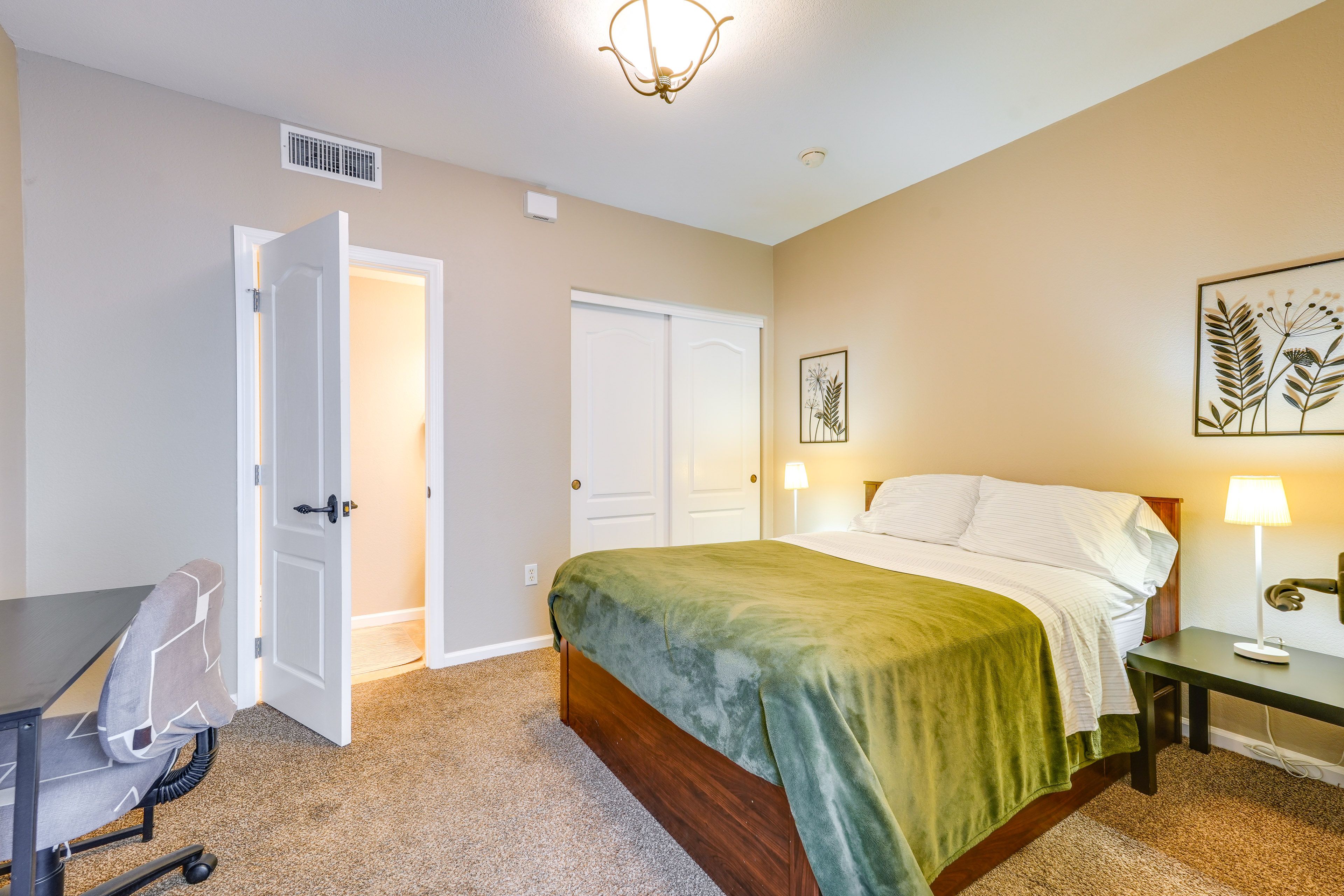 Bedroom 3 | Full Bed | Desk