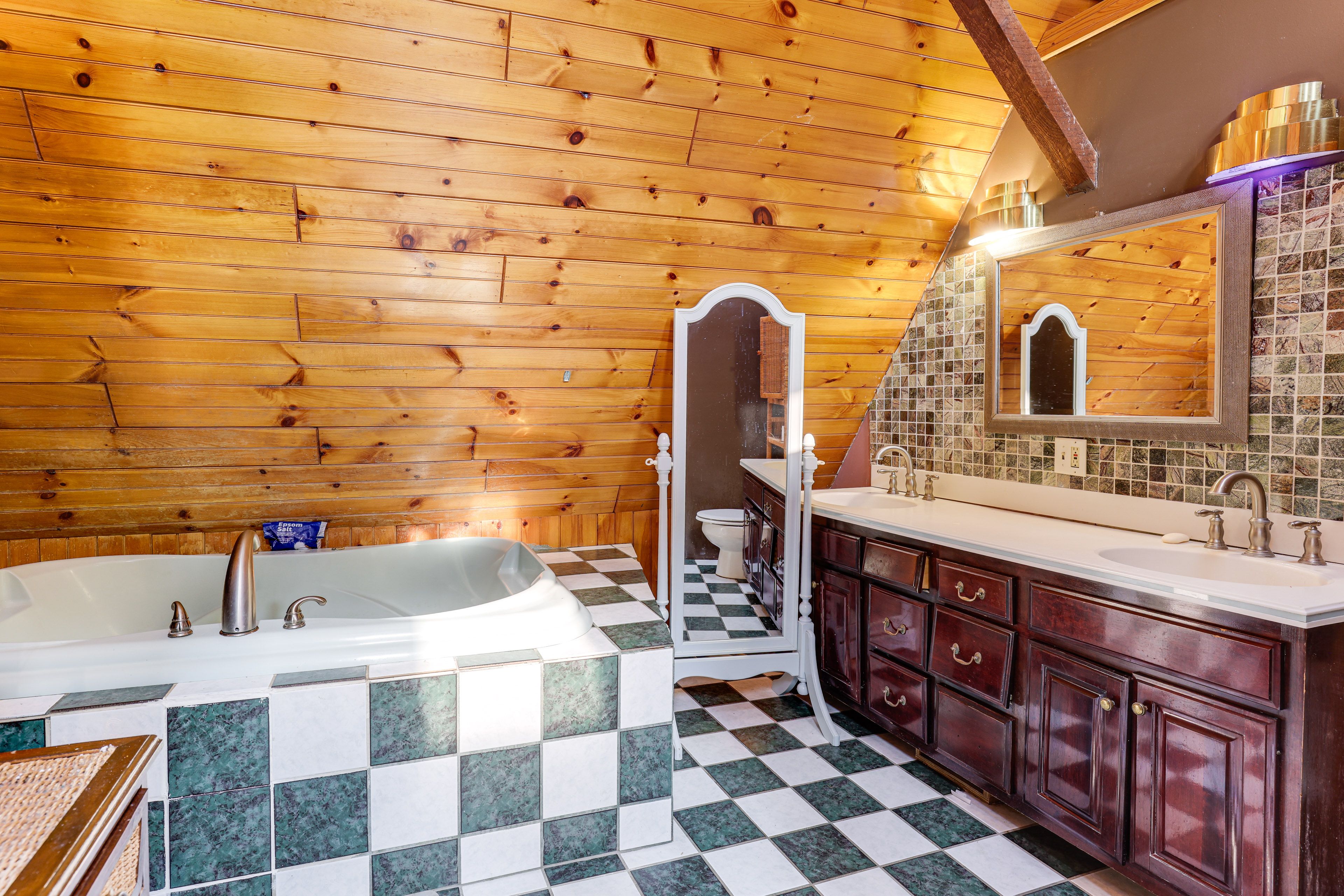 Full Bathroom