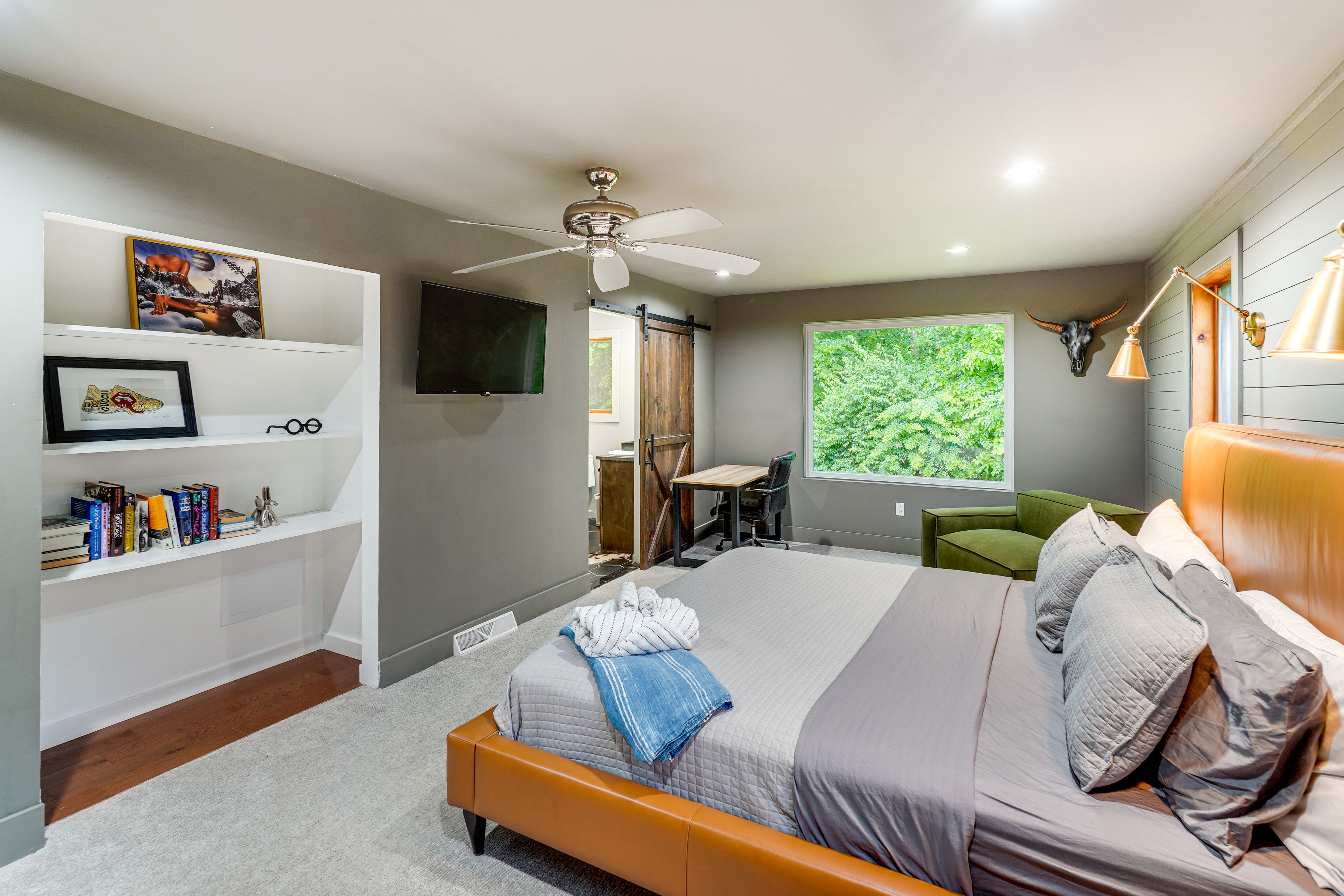 Bedroom 1 | 1st Floor | King Bed | Desk