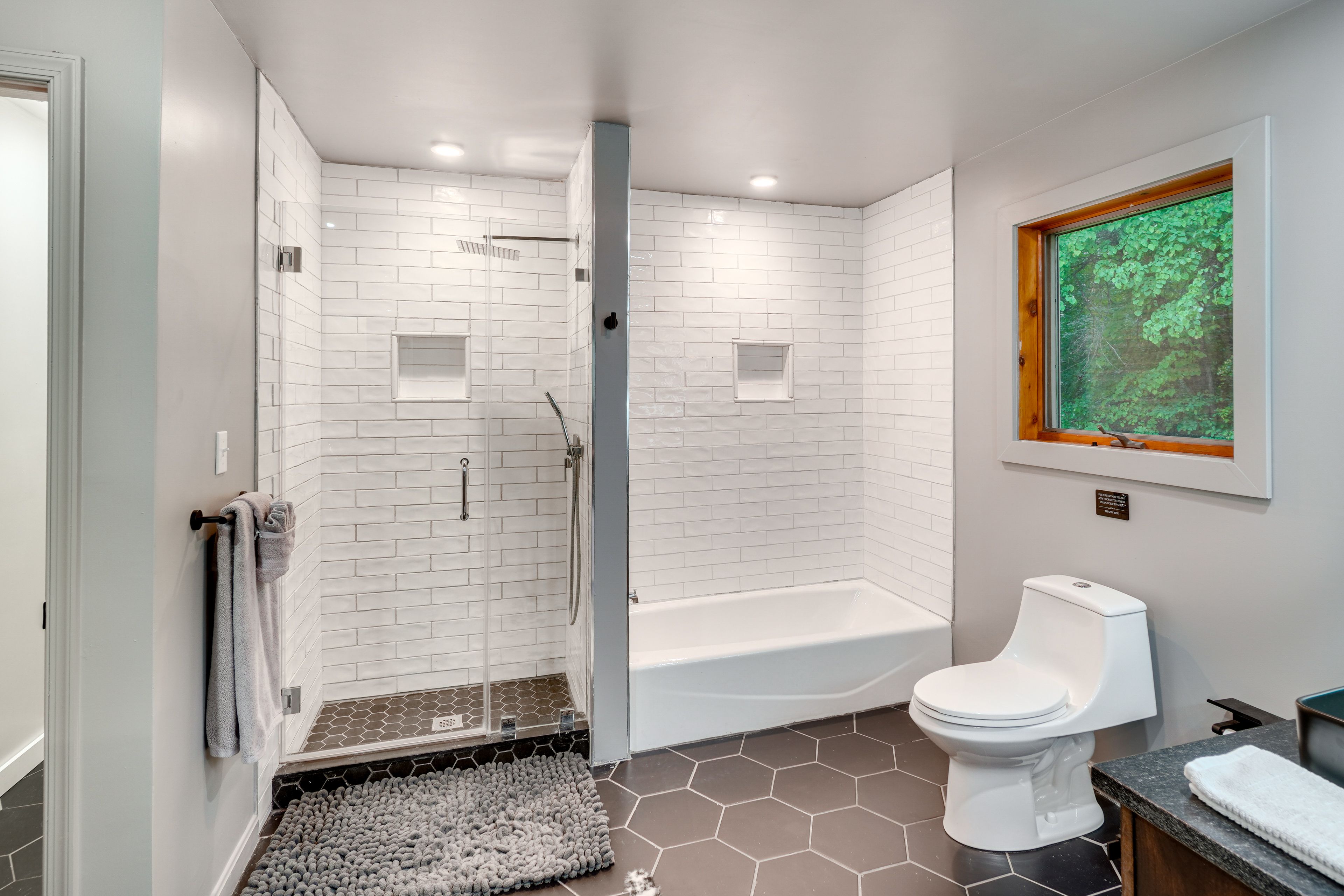 En-Suite Bathroom | 1st Floor | Towels Provided
