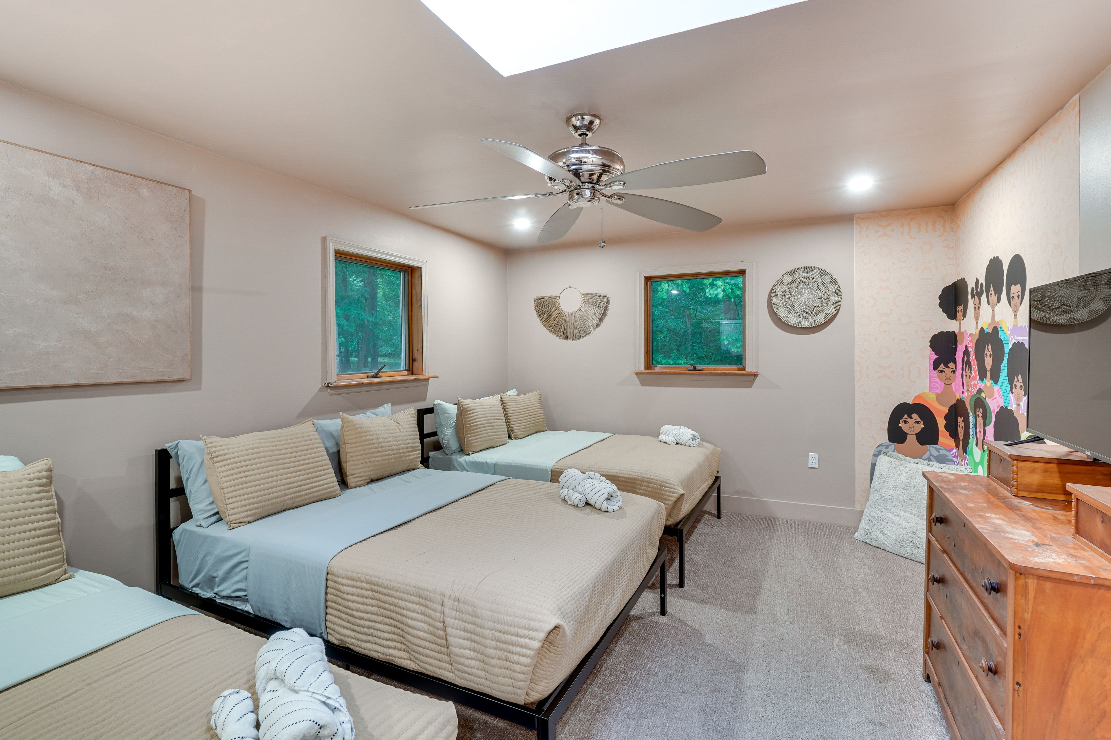 Bedroom 2 | 1st Floor | 3 Full Beds | Smart TV
