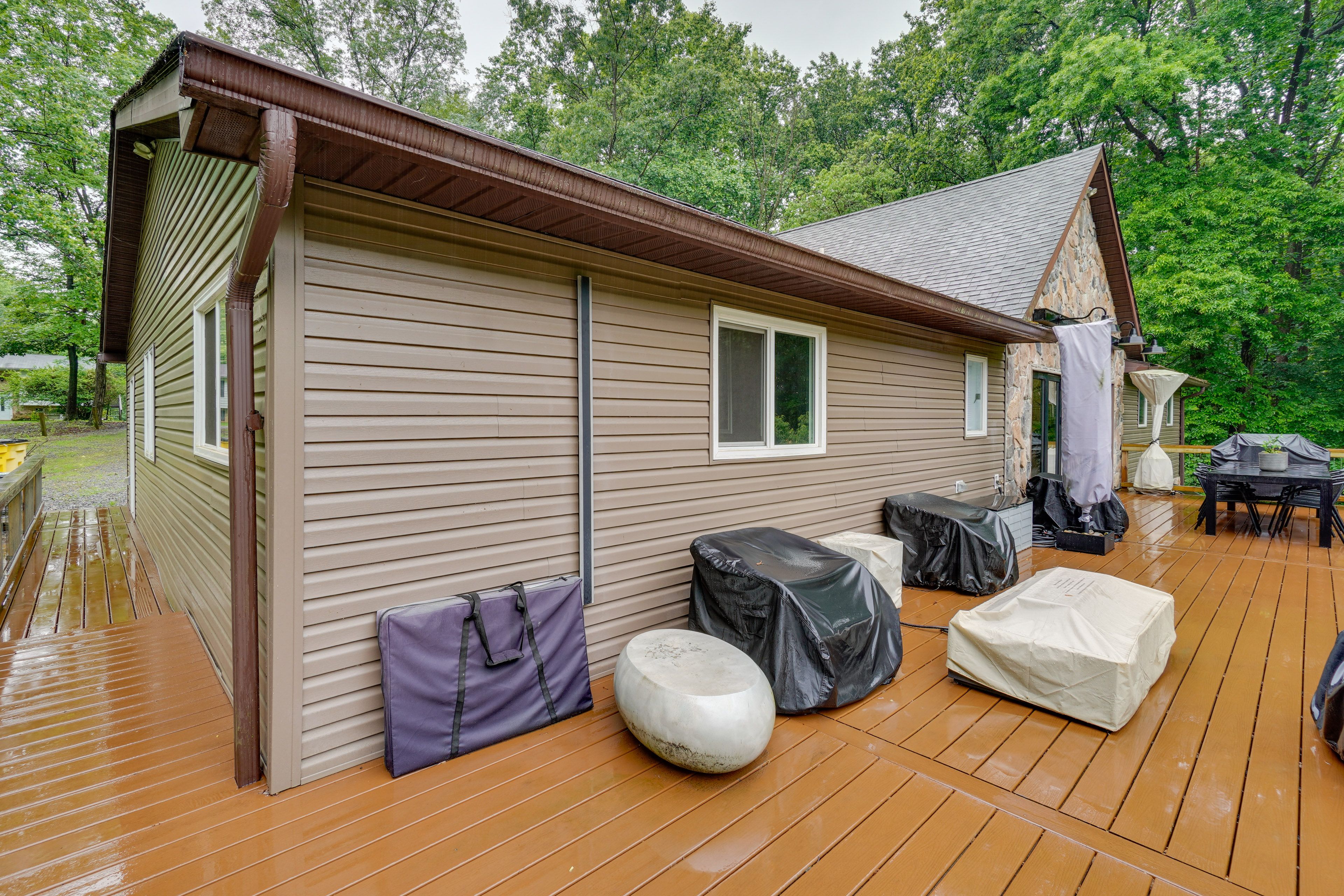 Deck | Dining Table | Gas Fire Pit & Grill