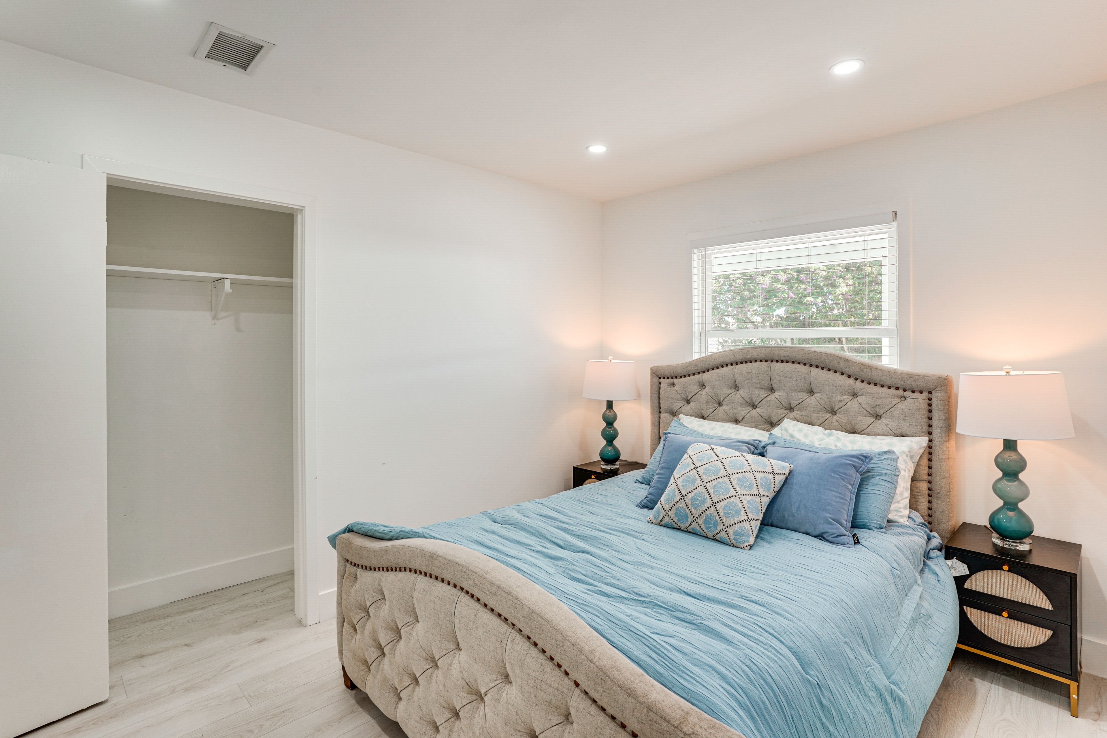 Bedroom 3 | Queen Bed