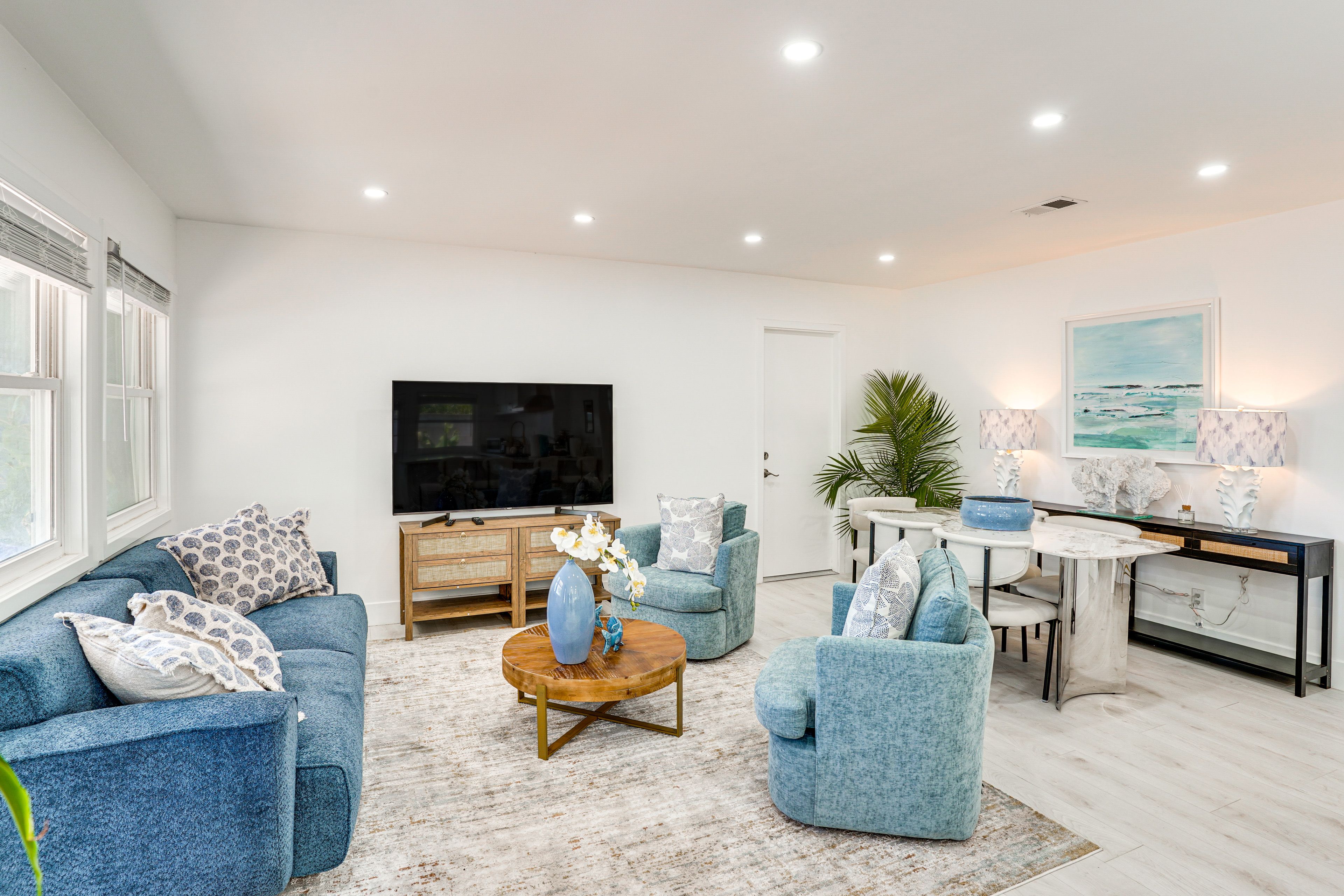 Living Room | Free WiFi | Smart TV | Central A/C