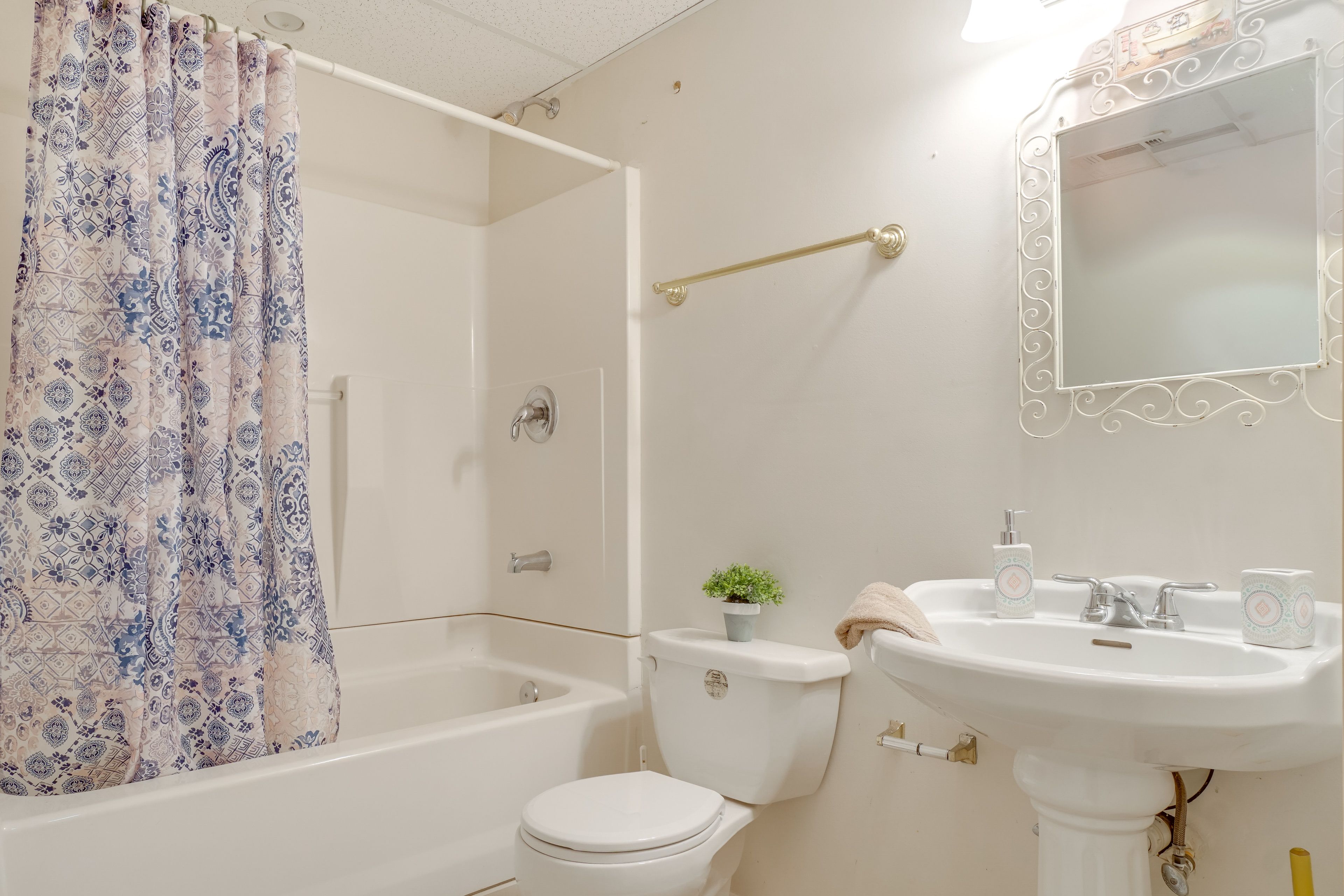 Full Bathroom | Basement