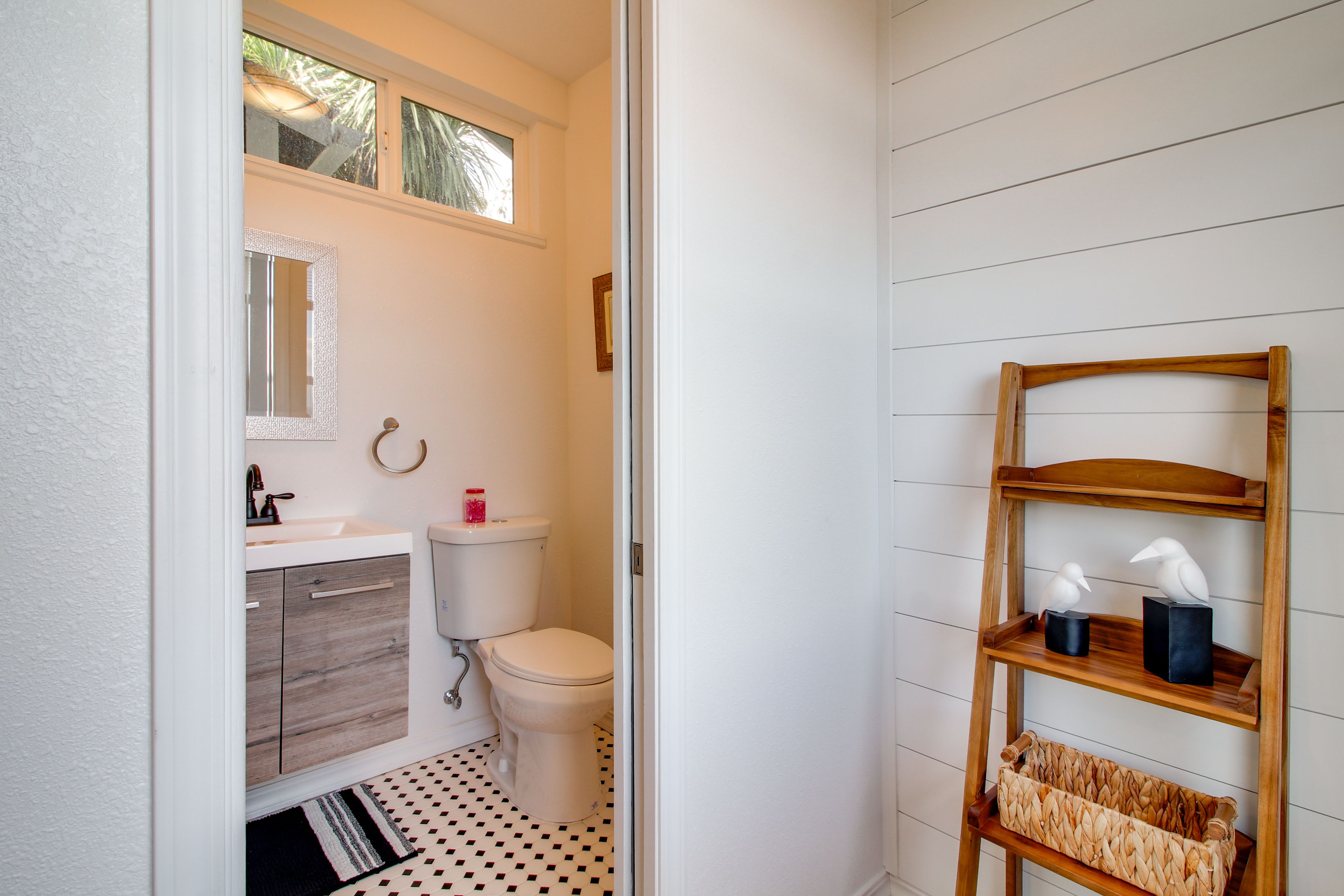 Half Bathroom | 1st Floor