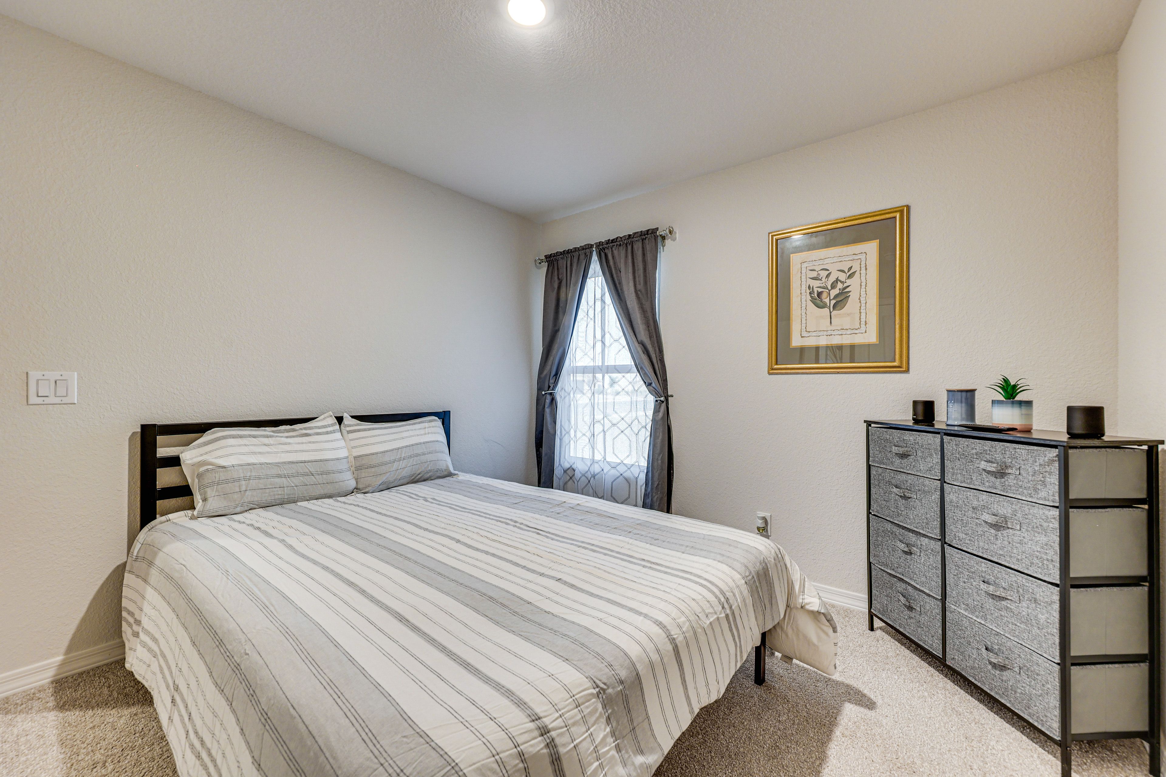 Bedroom 2 | Full Bed | Smart TV