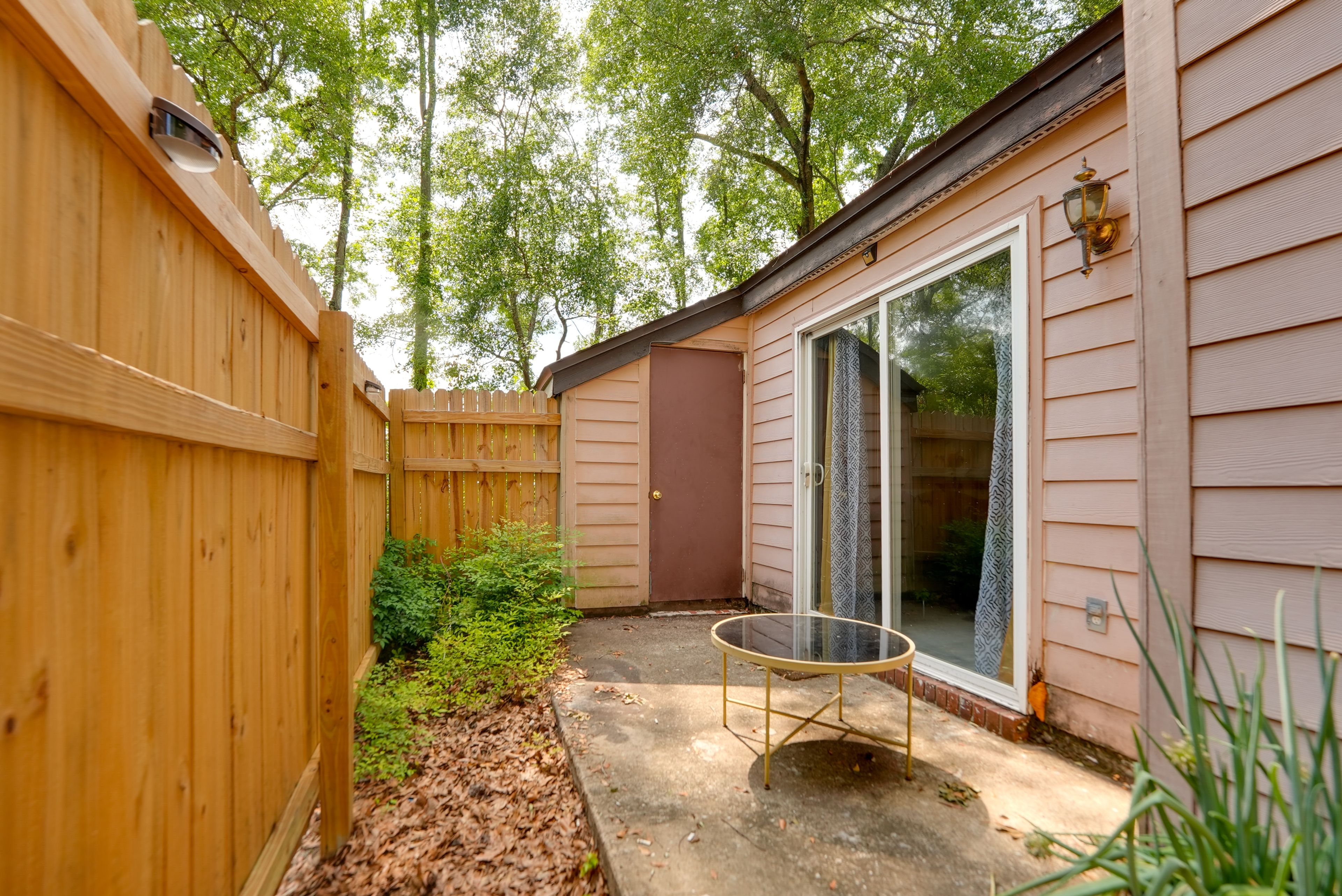 Tallahassee Vacation Rental | 2BR | 1BA | 932 Sq Ft | 1 Step to Enter