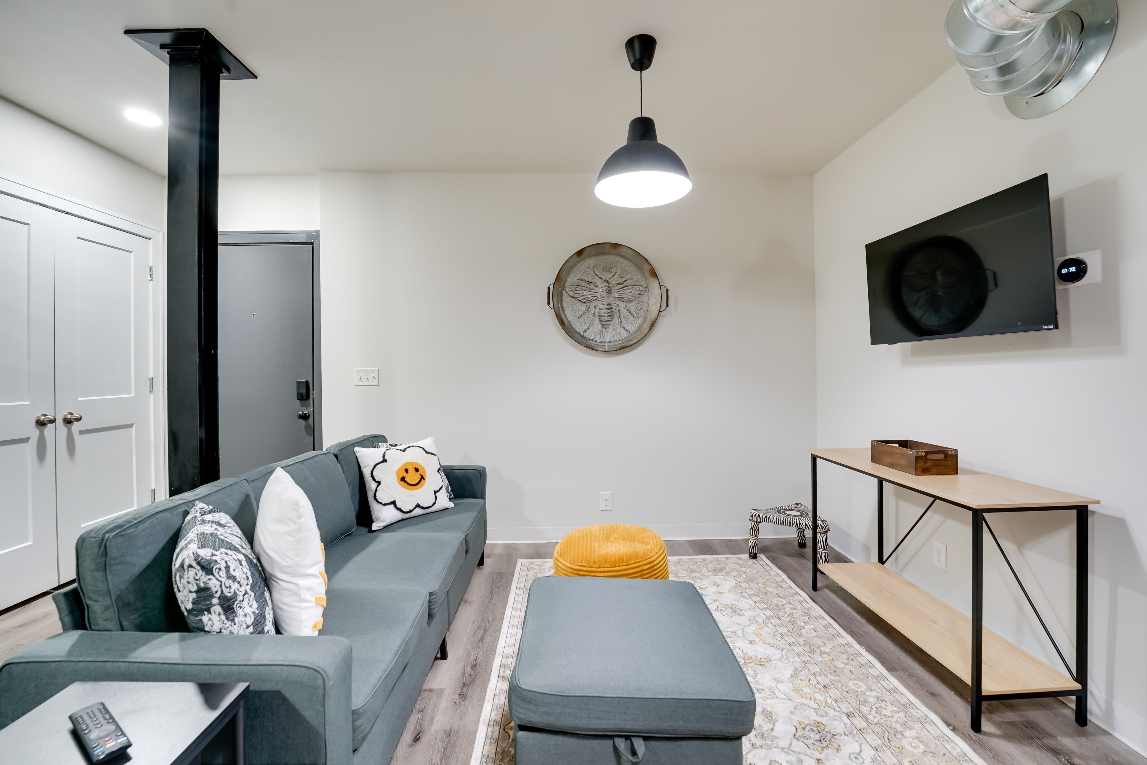 Living Room | Free WiFi | Central A/C & Heating | Smart TV