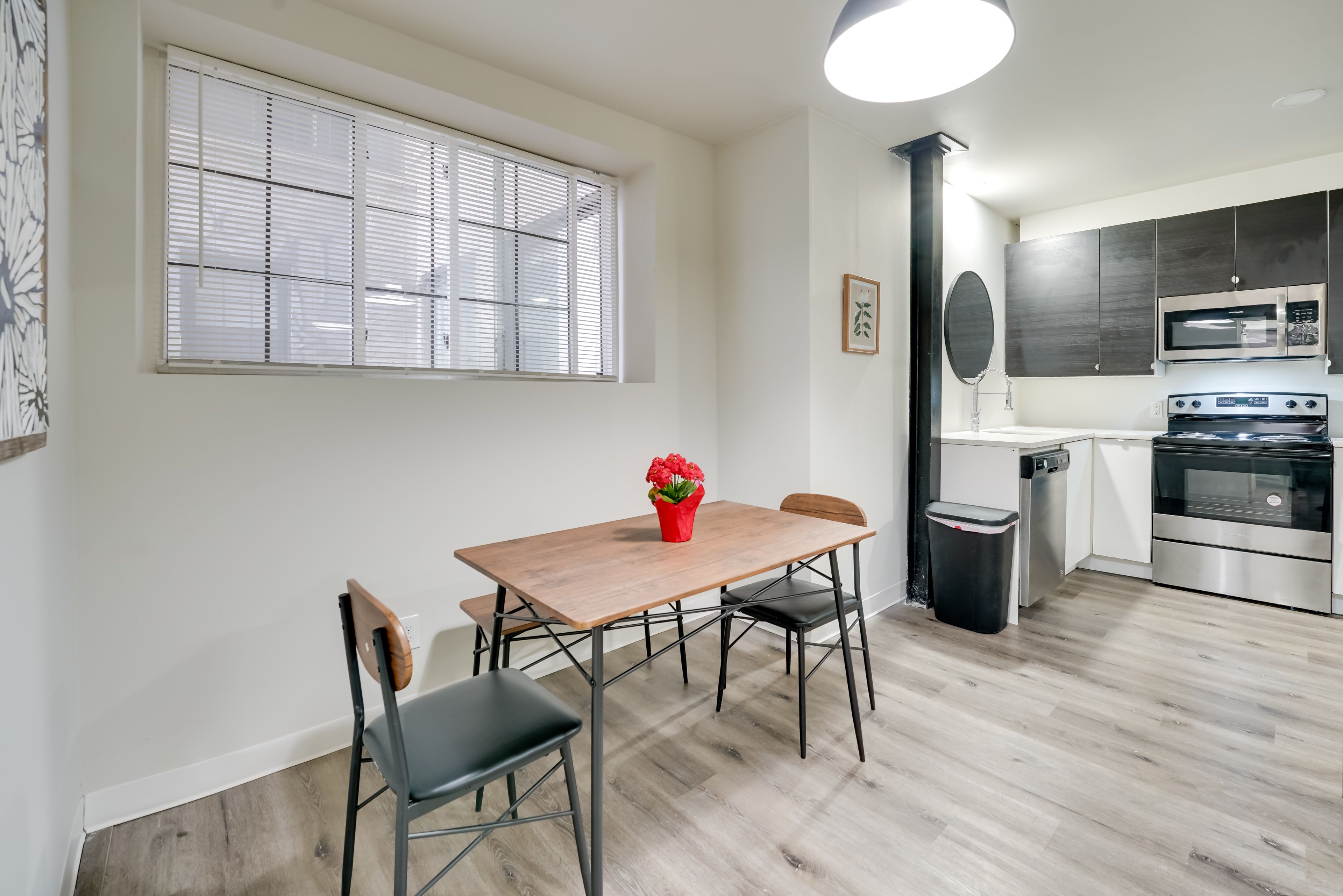 Dining Area | Dishware & Flatware
