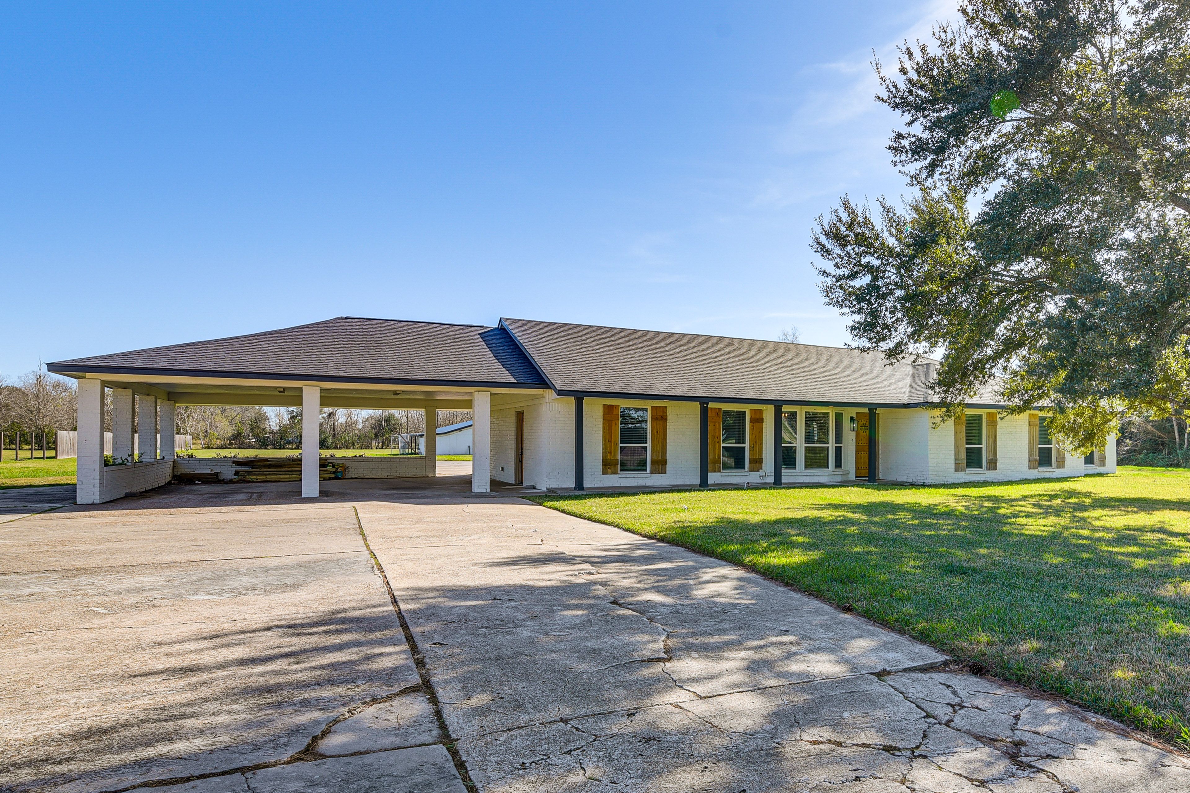 Parking | Driveway (3 Vehicles)