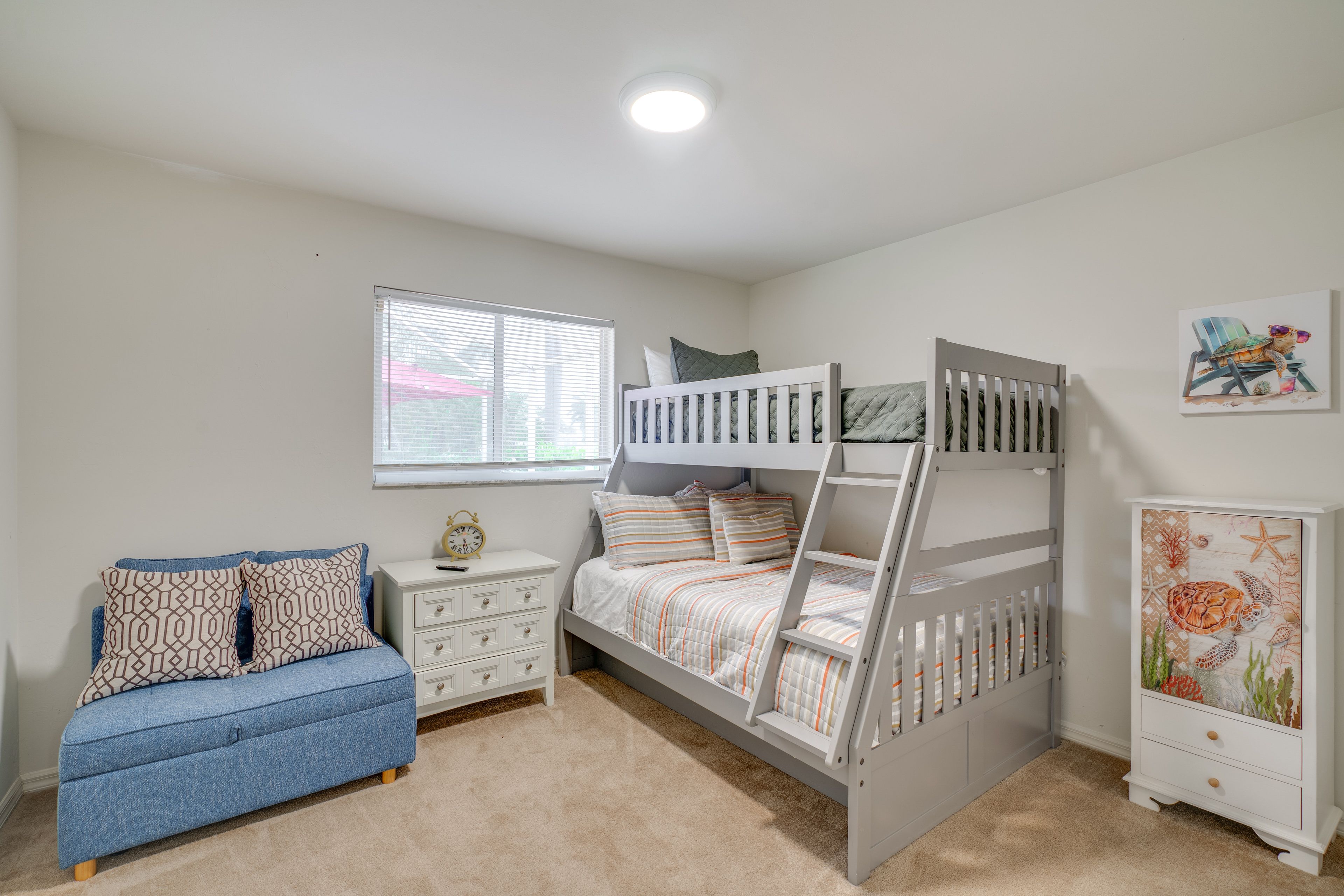 Bedroom 3 | Twin/Full Bunk Bed