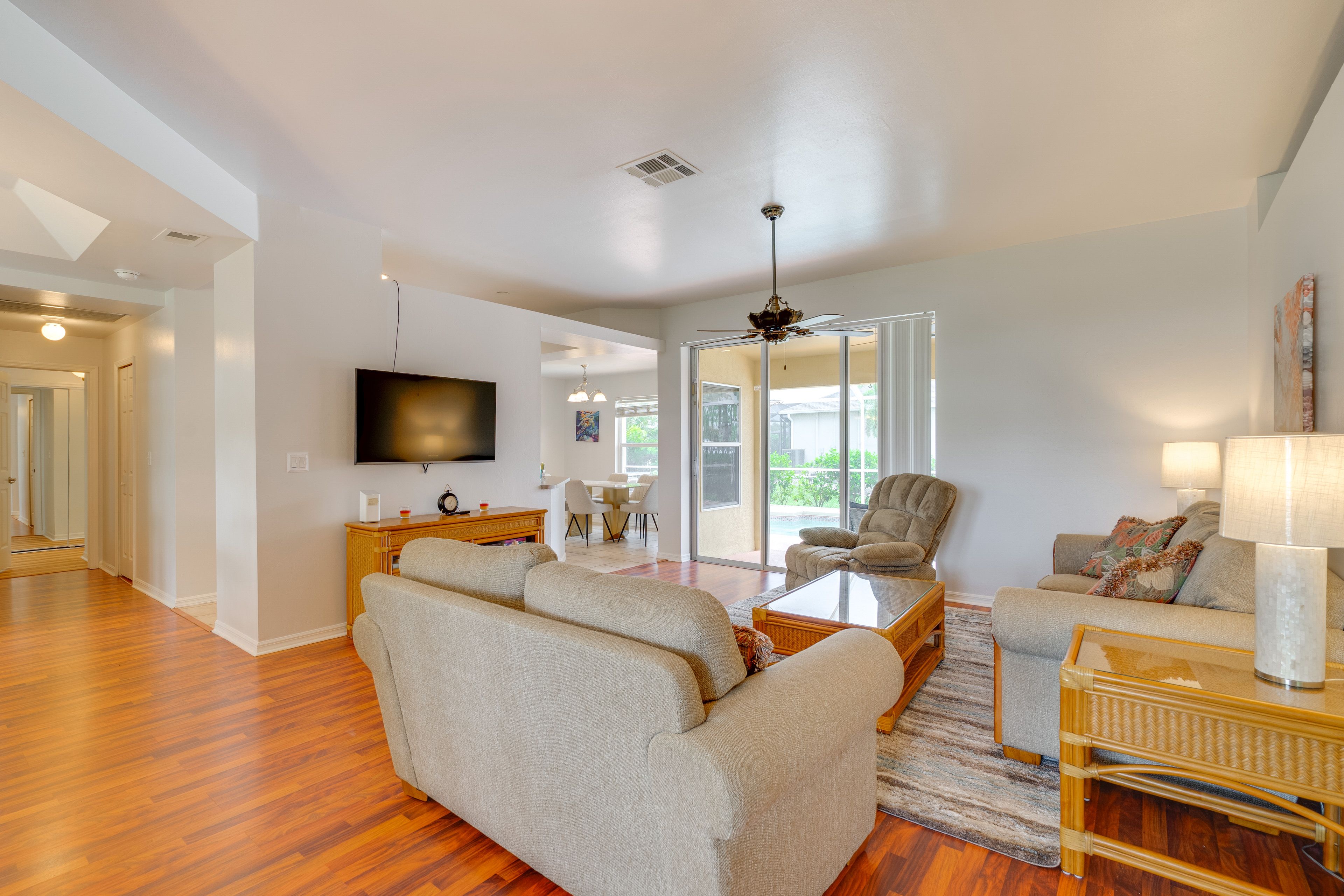Living Room | Smart TV | Central A/C | Single-Story Home