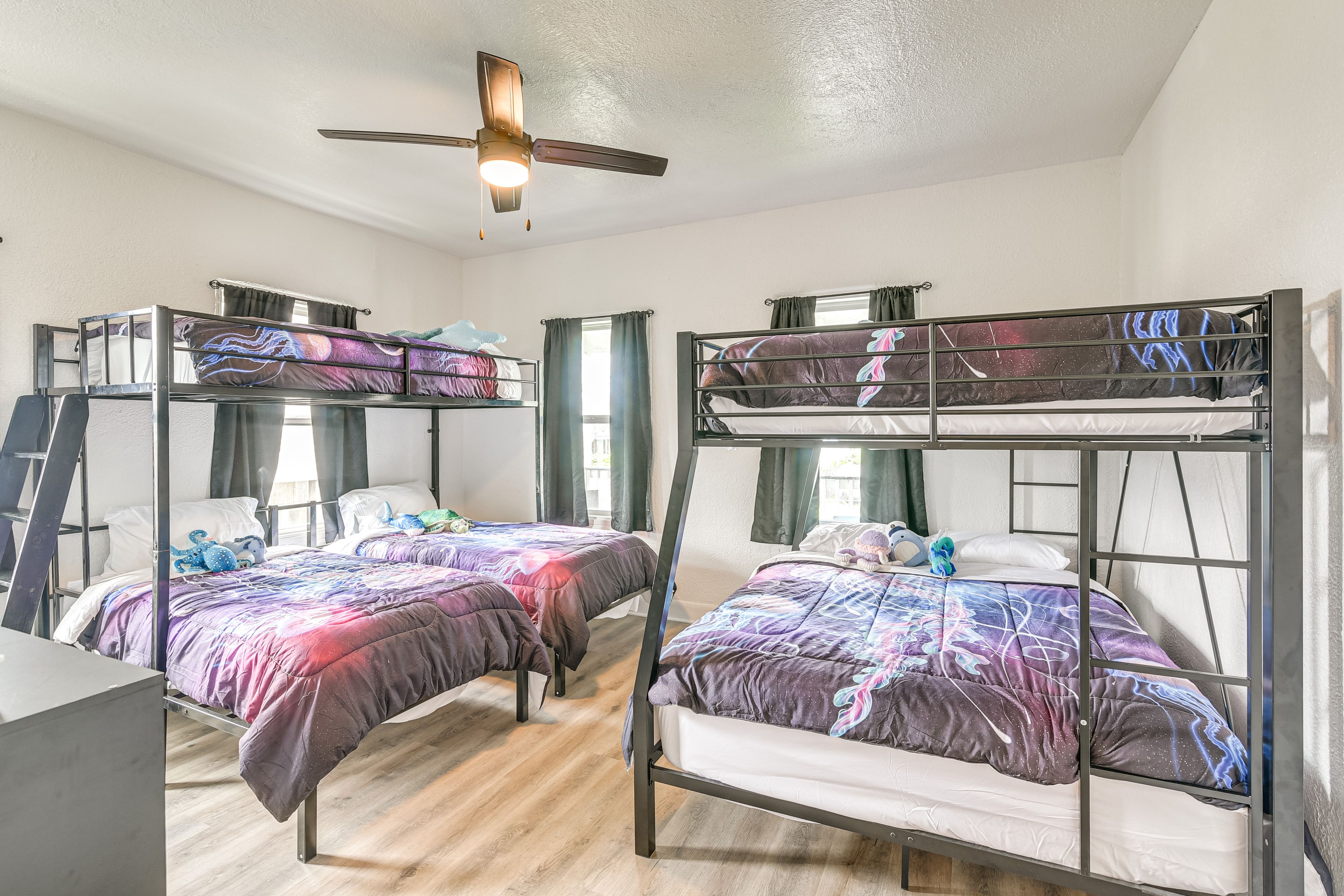 Bedroom 3 | Main Level | Bunk Bed (Full/Queen) | 2 Twin Beds | Lofted Twin Bed