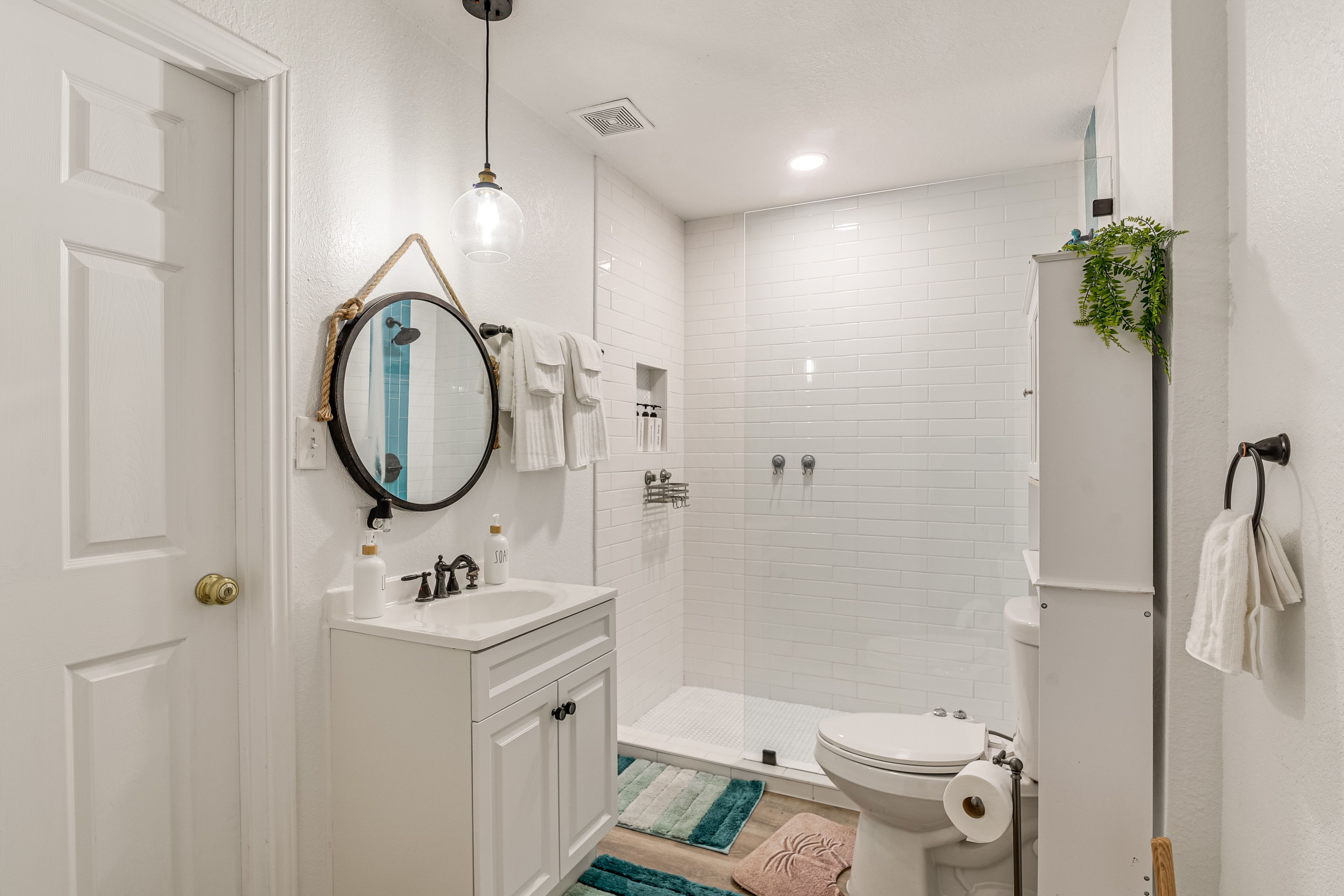 En-Suite Bathroom | Lower Level | Towels Provided