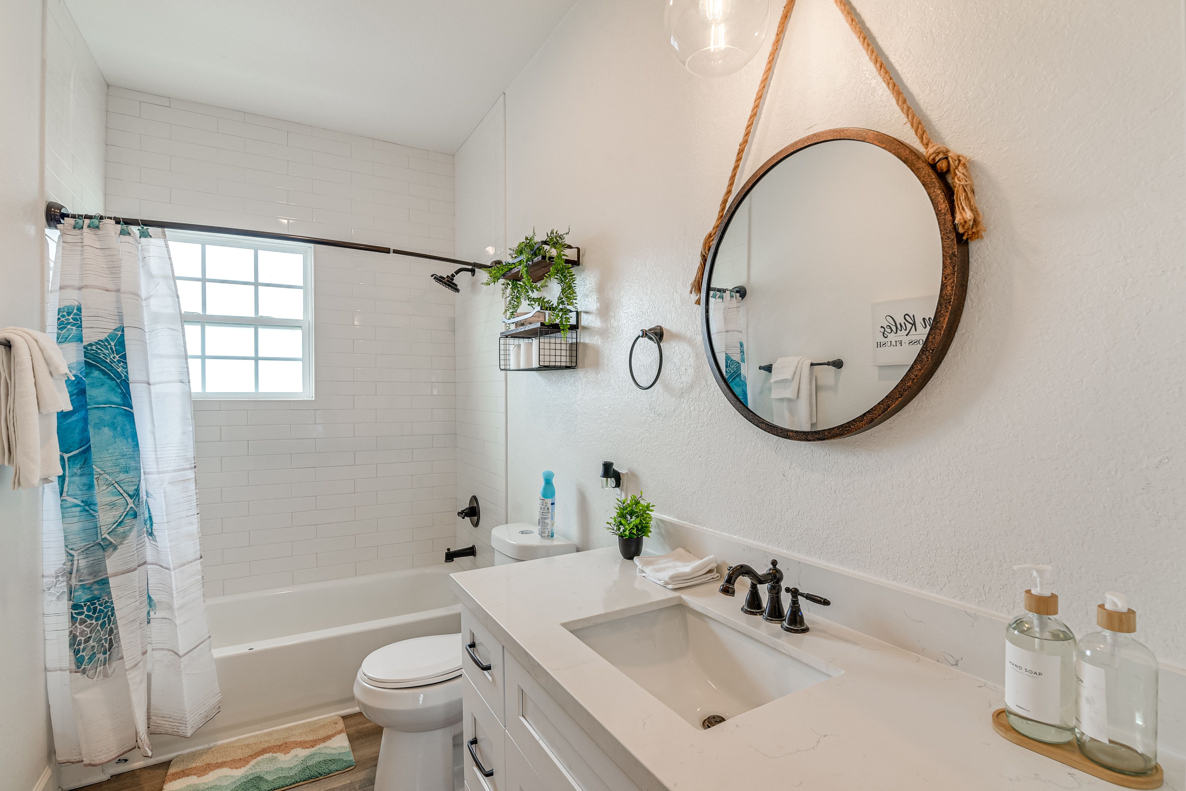 Full Bathroom | Main Level | Complimentary Toiletries | Hair Dryer