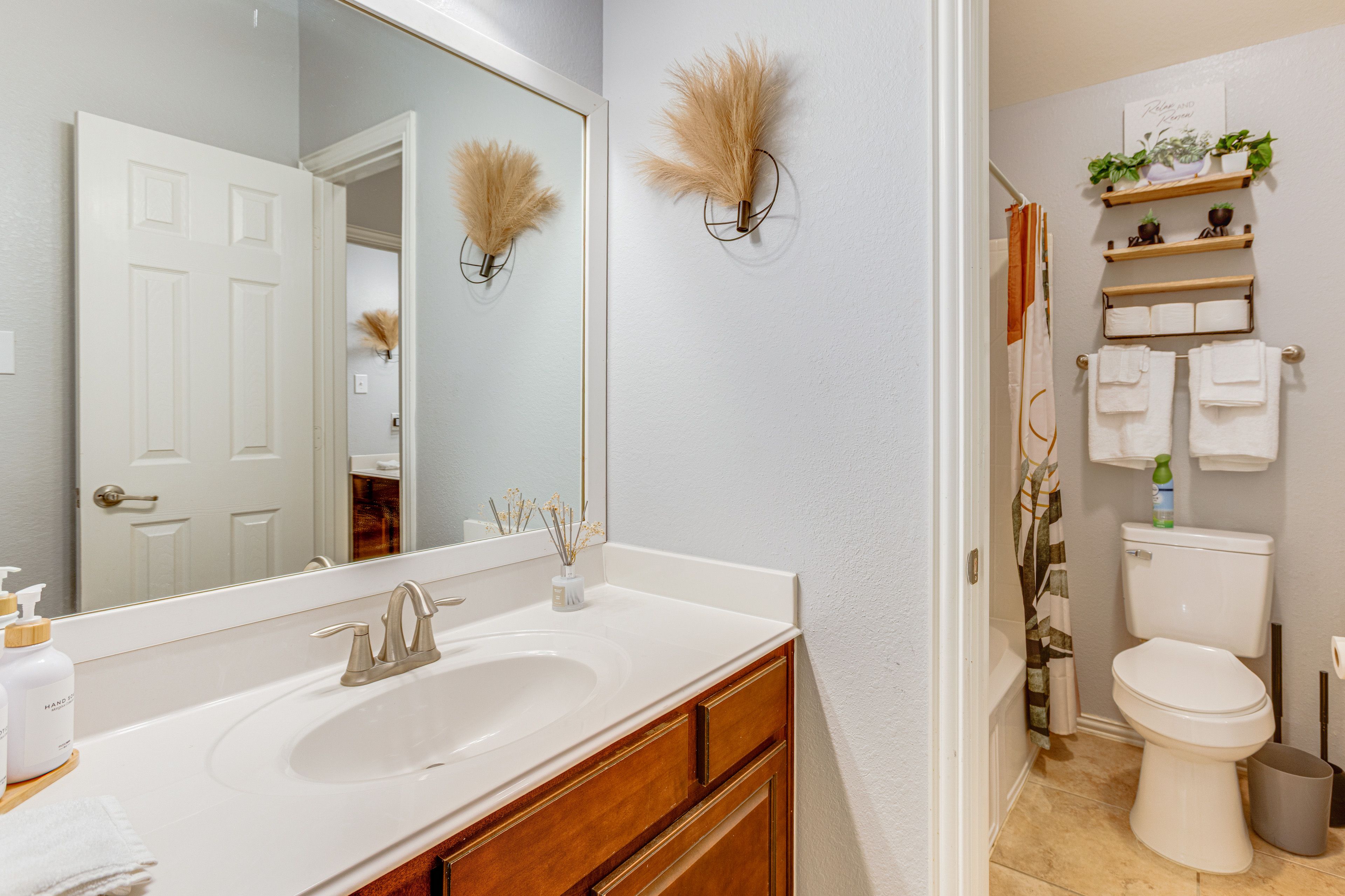 Full Bathroom | 2nd Floor