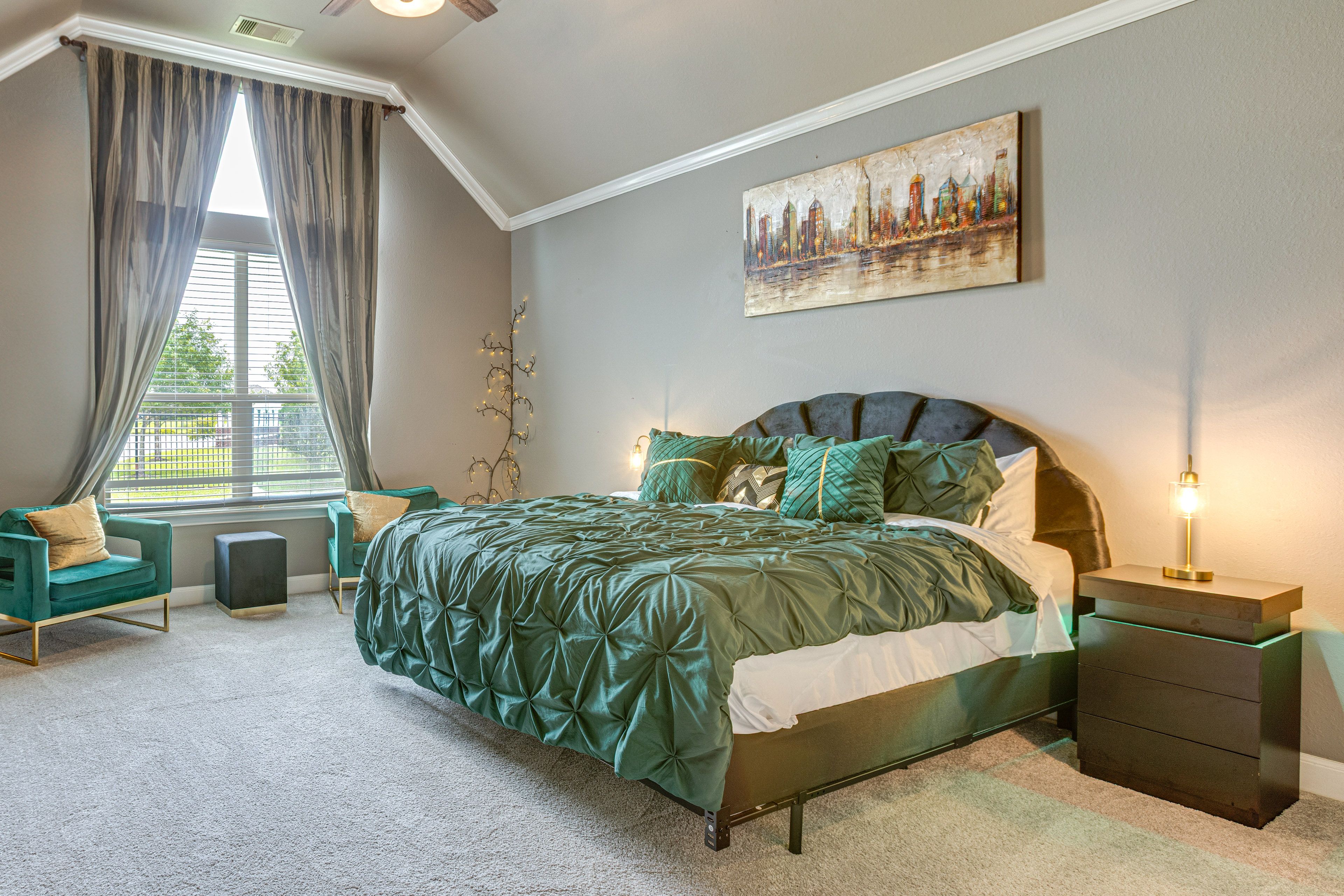 Bedroom 1 | 1st Floor | King Bed | Linens Provided | En-Suite Bathroom