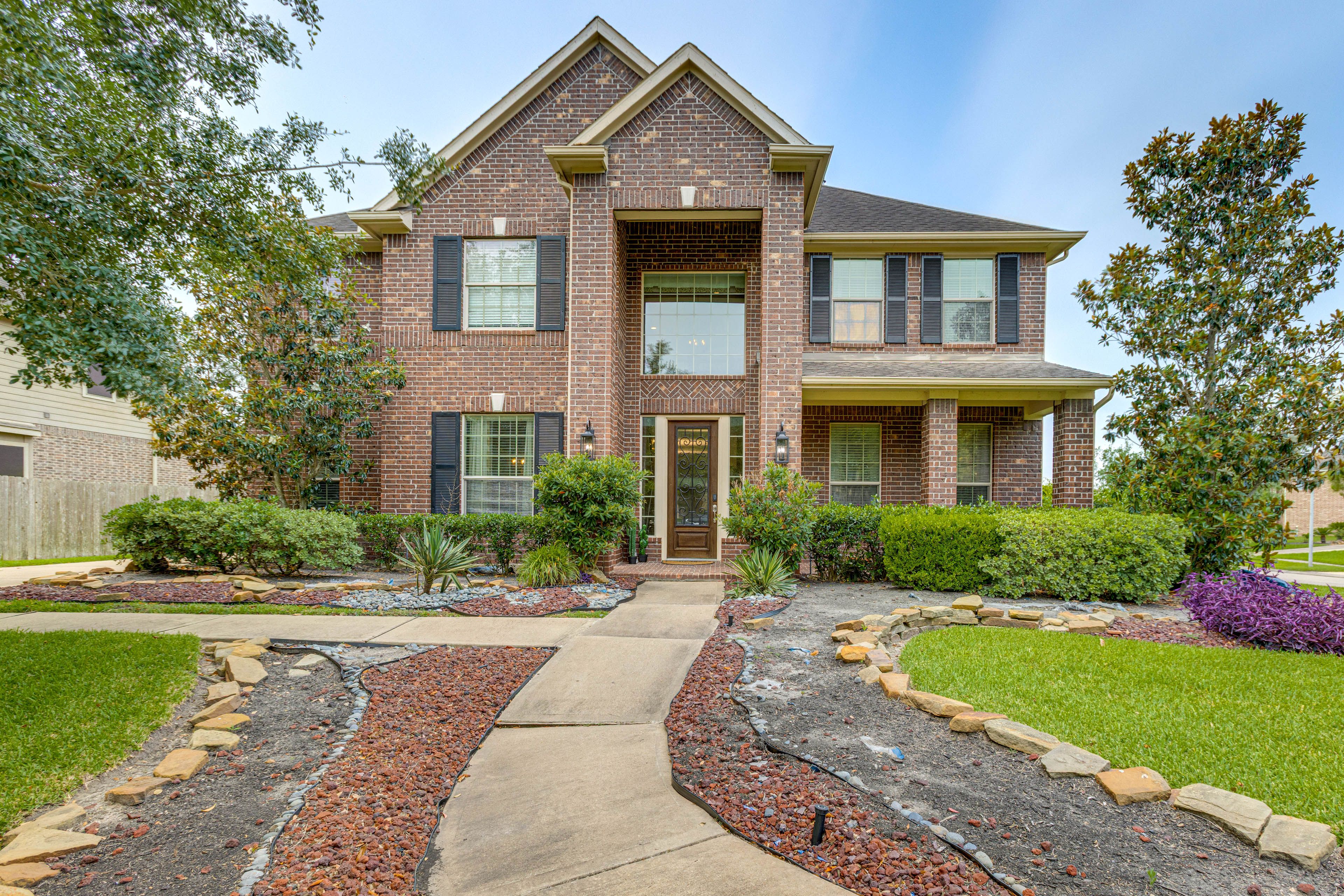 Rosharon Vacation Rental | 4BR | 3.5BA | 3,218 Sq Ft | 1 Step to Enter