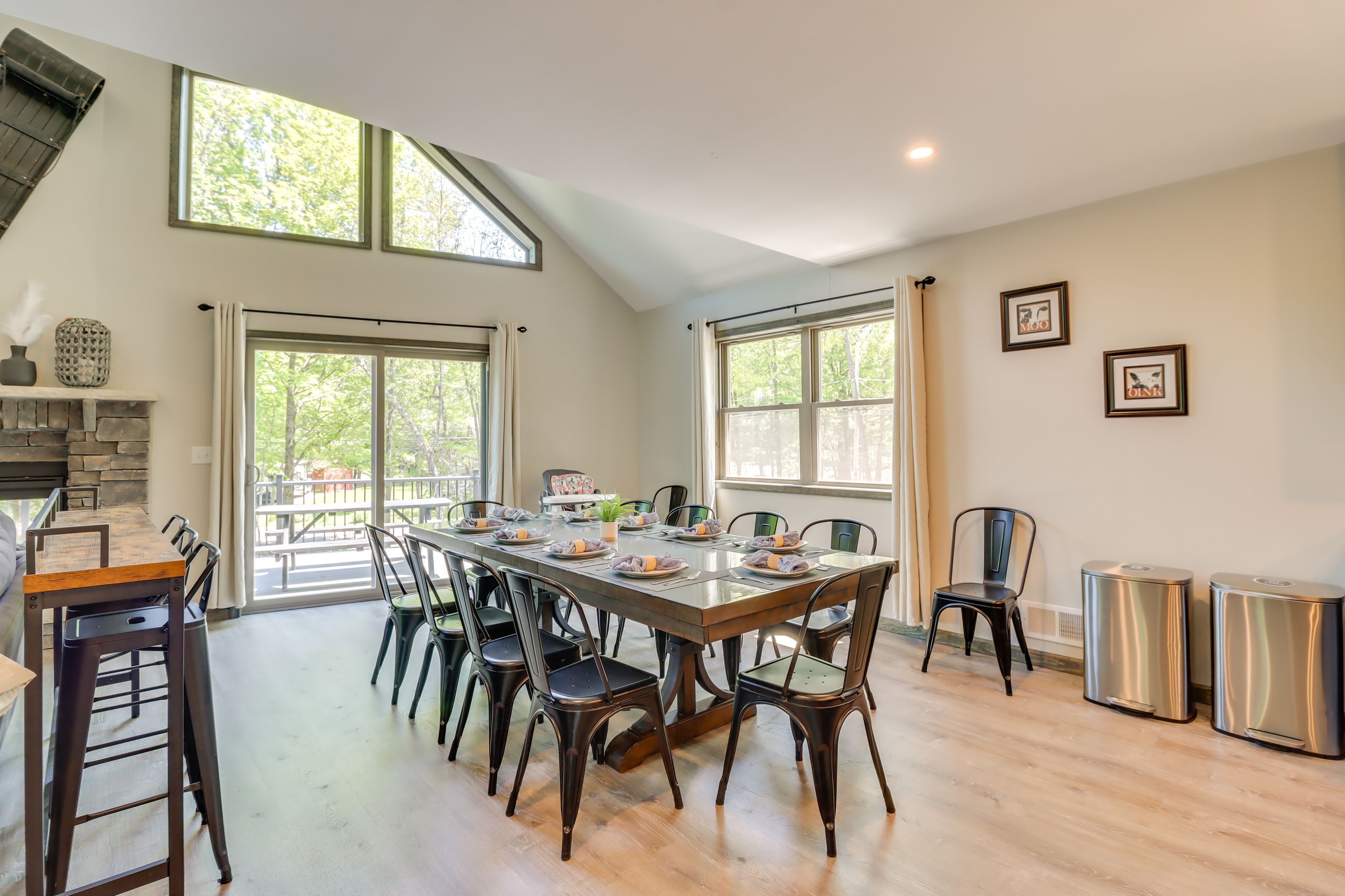 Dining Area | Dishware/Flatware Provided | 2nd Floor