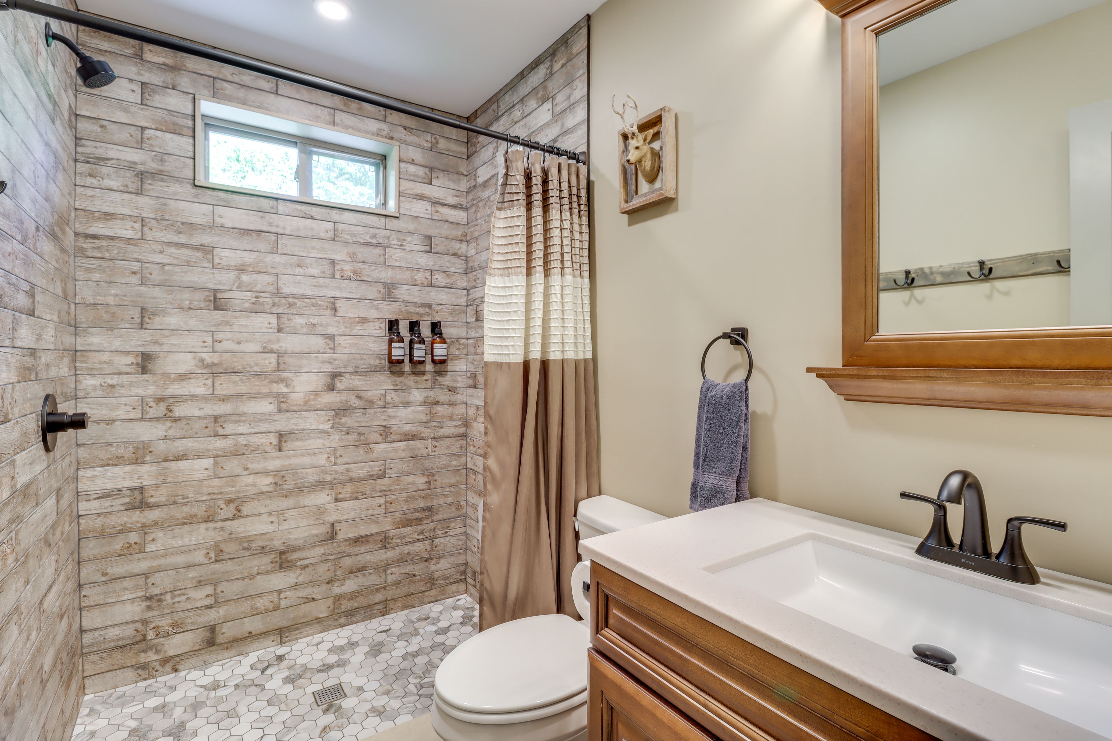 Full Bathroom | Towels Provided | 3rd Floor