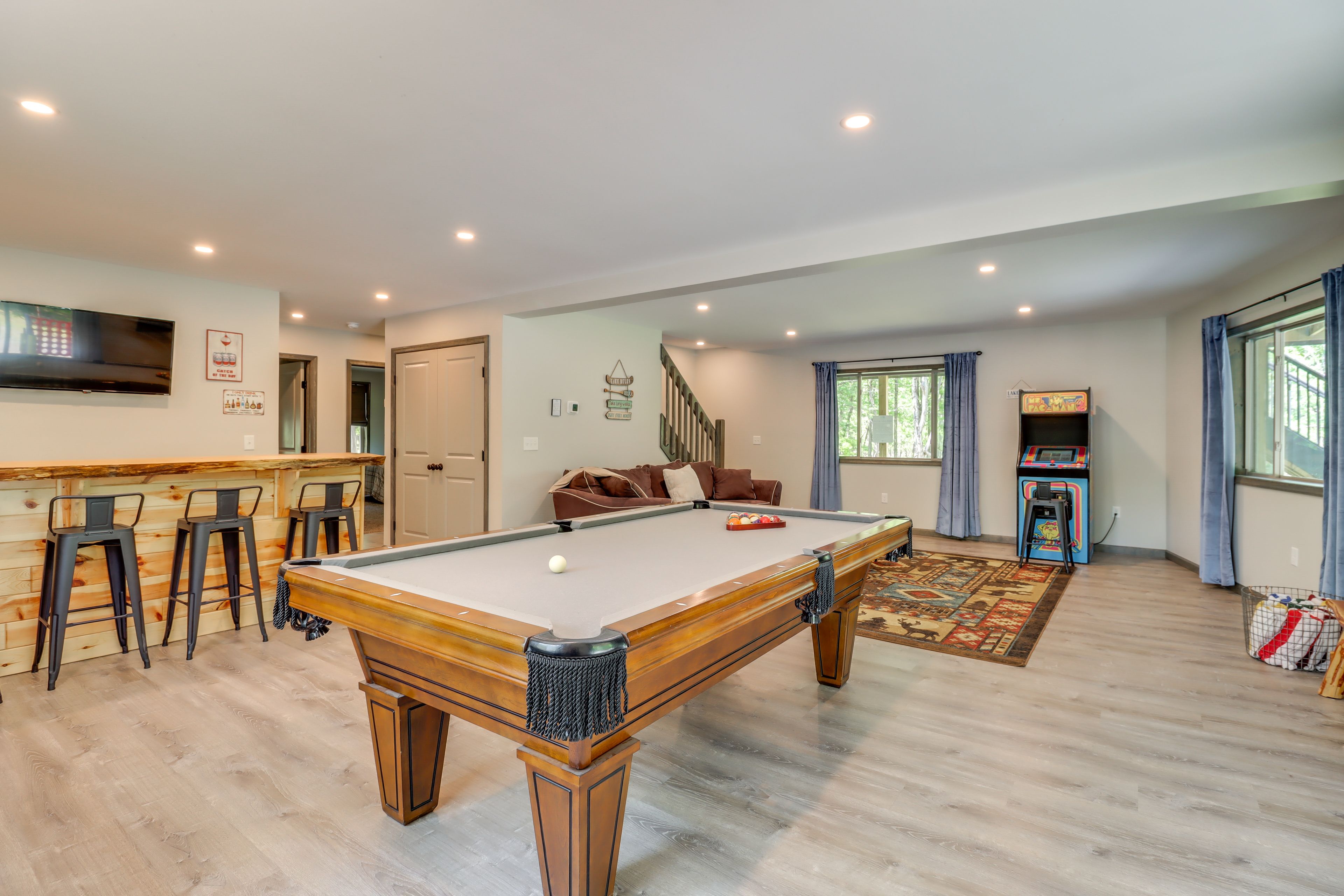 Albrightsville Vacation Rental | 6BR | 4BA | 3,500 Sq Ft | Stairs Required