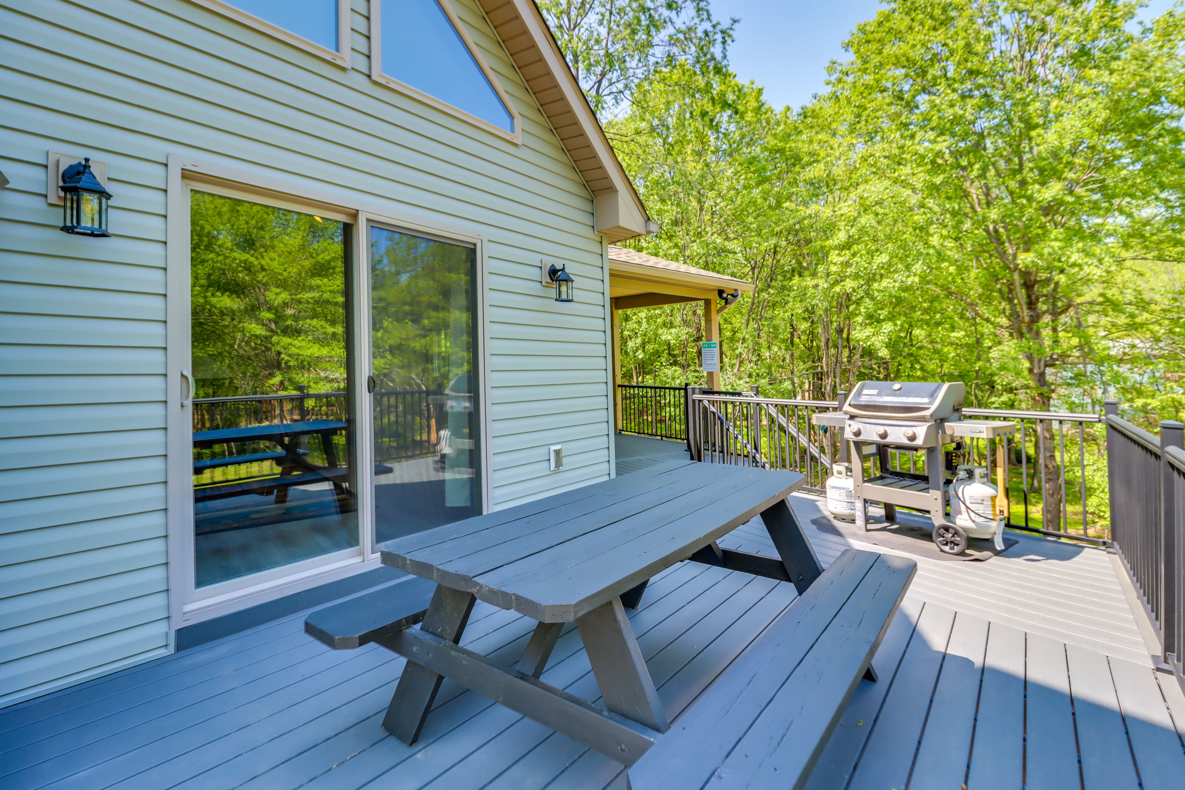 Wraparound Deck | Outdoor Dining Areas | Gas Grill