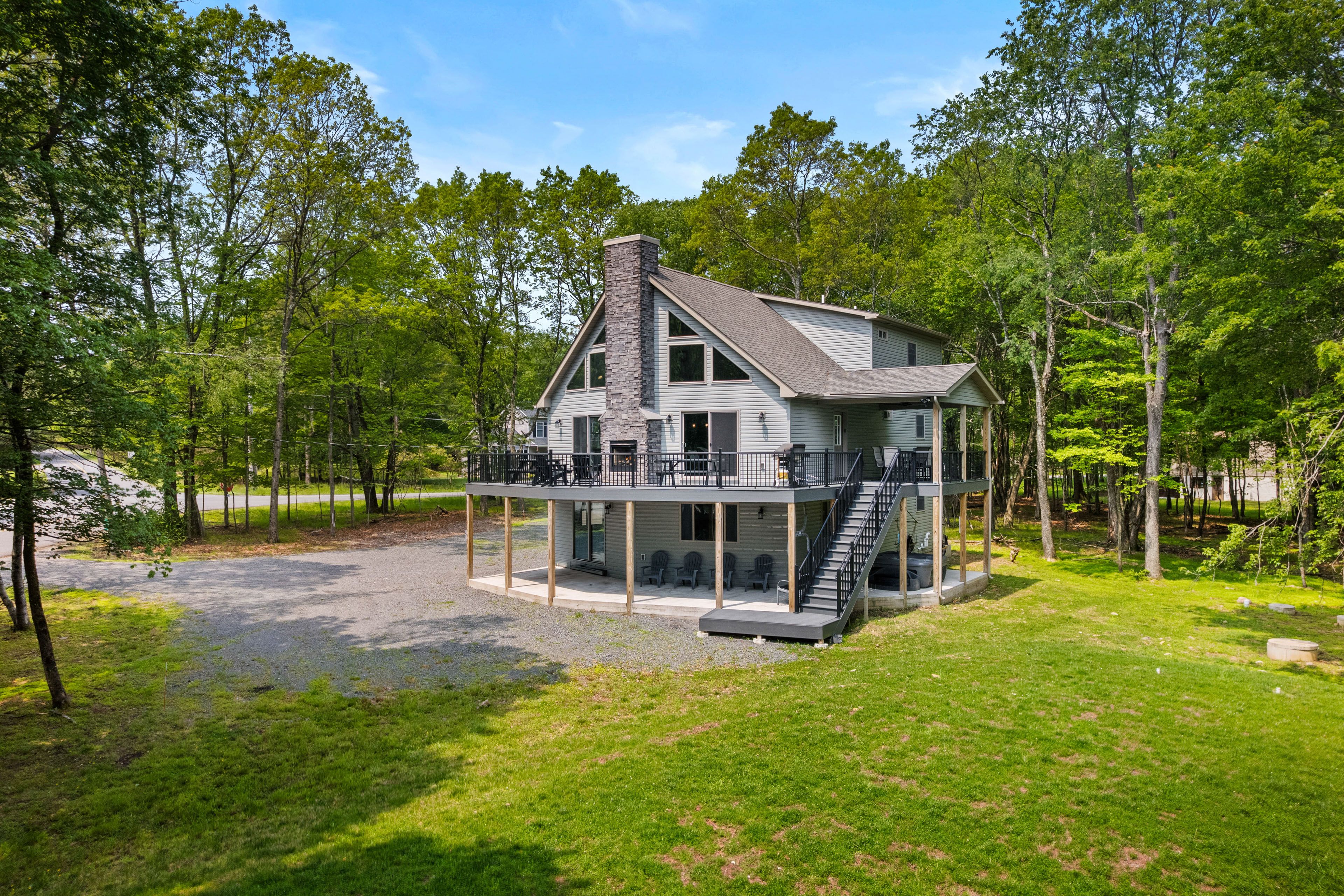Parking | Driveway (10 Vehicles)
