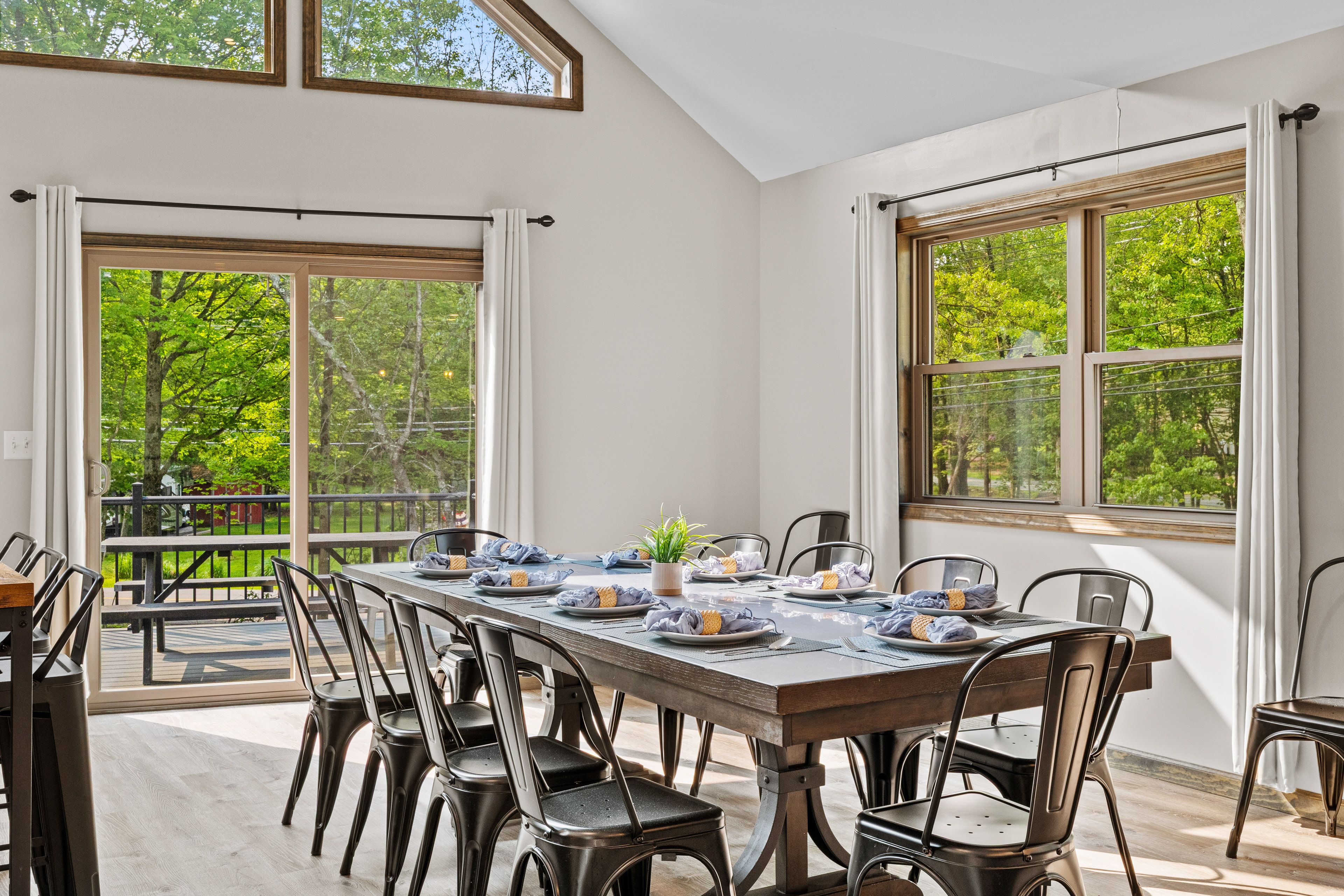 Dining Area | Dishware/Flatware Provided | 2nd Floor