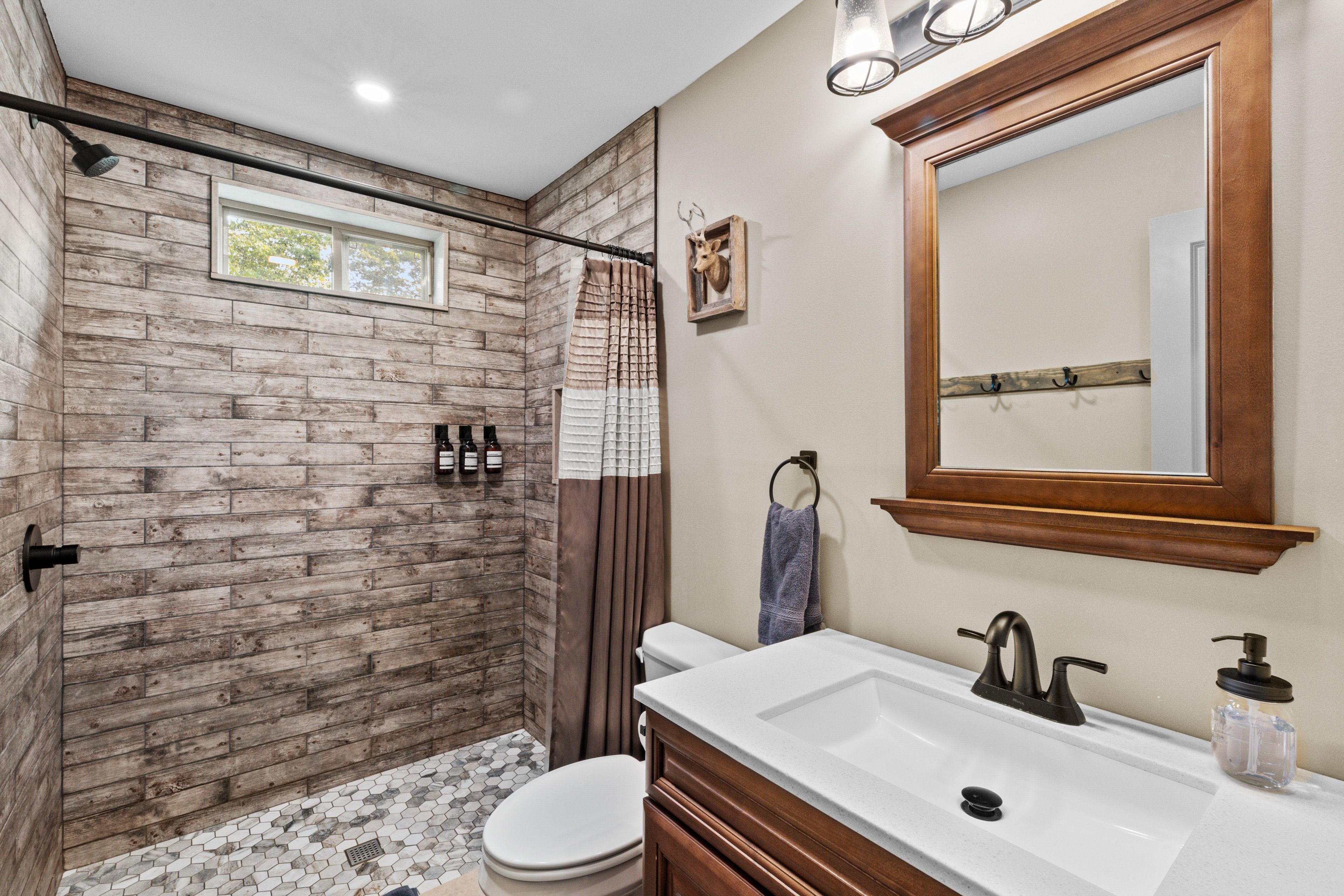 Full Bathroom | Towels Provided | 3rd Floor