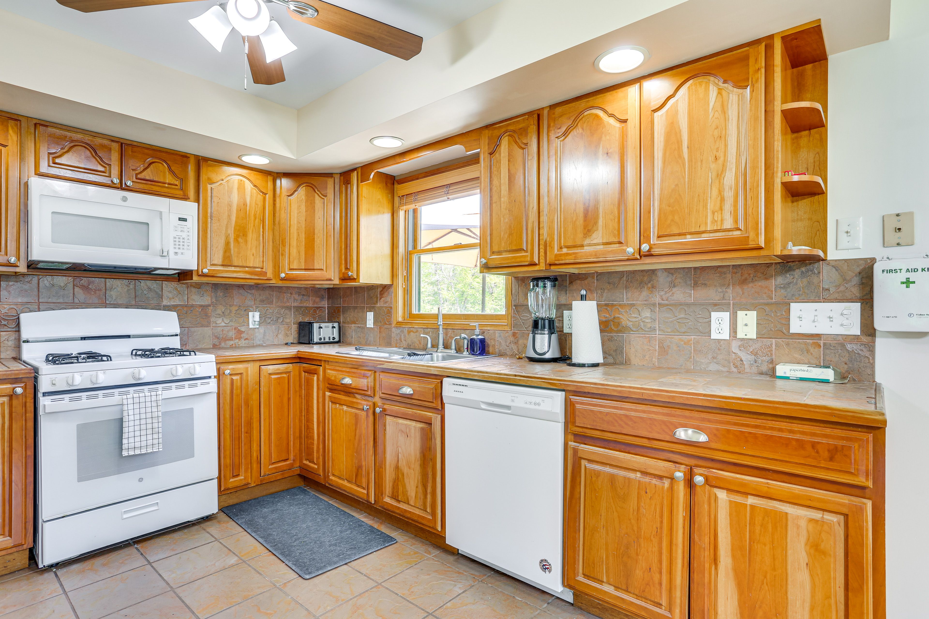 Kitchen | Refrigerator | Toaster | Main Level