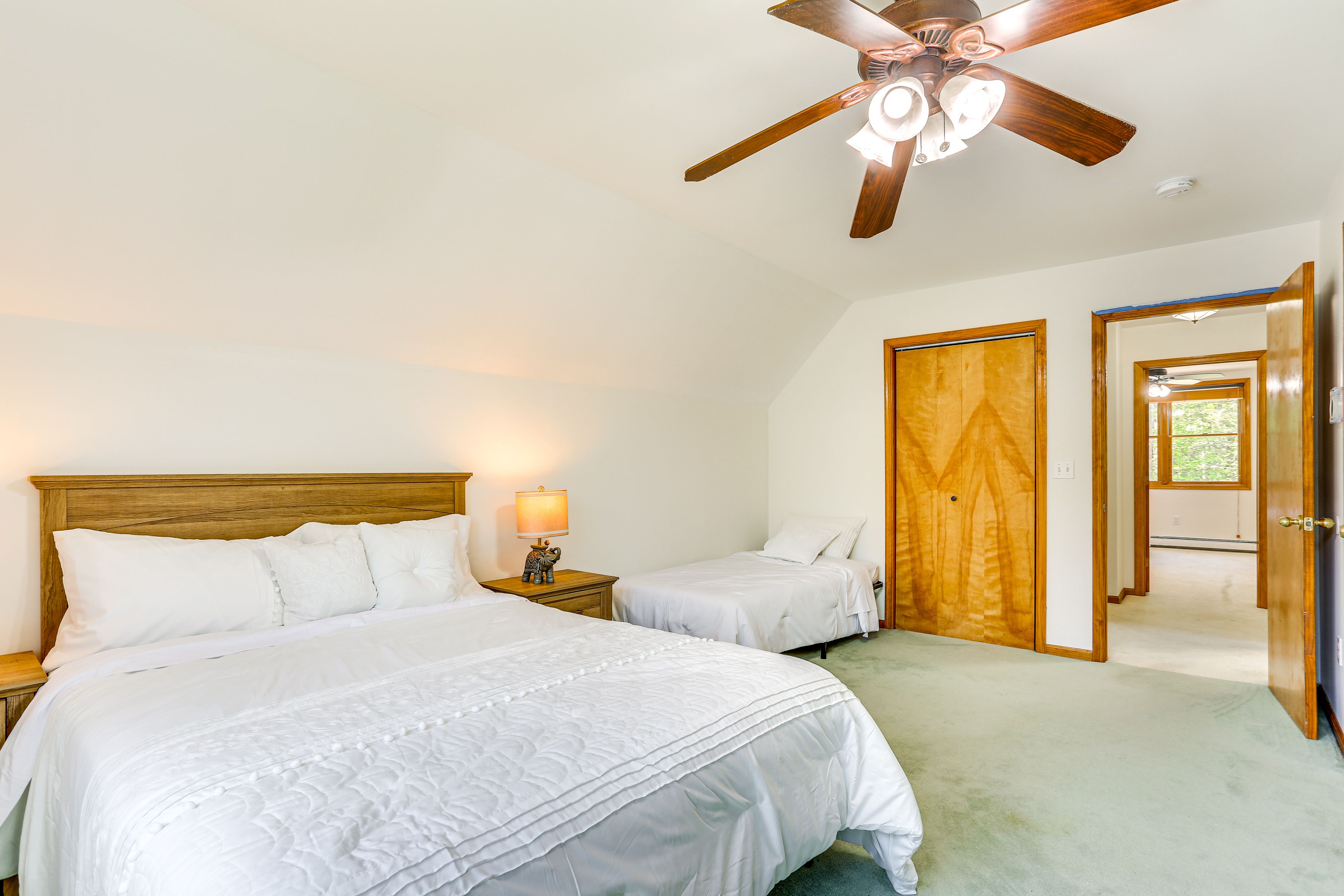 Bedroom 3 | Queen Bed | Twin Bed | Smart TV | Upper Level