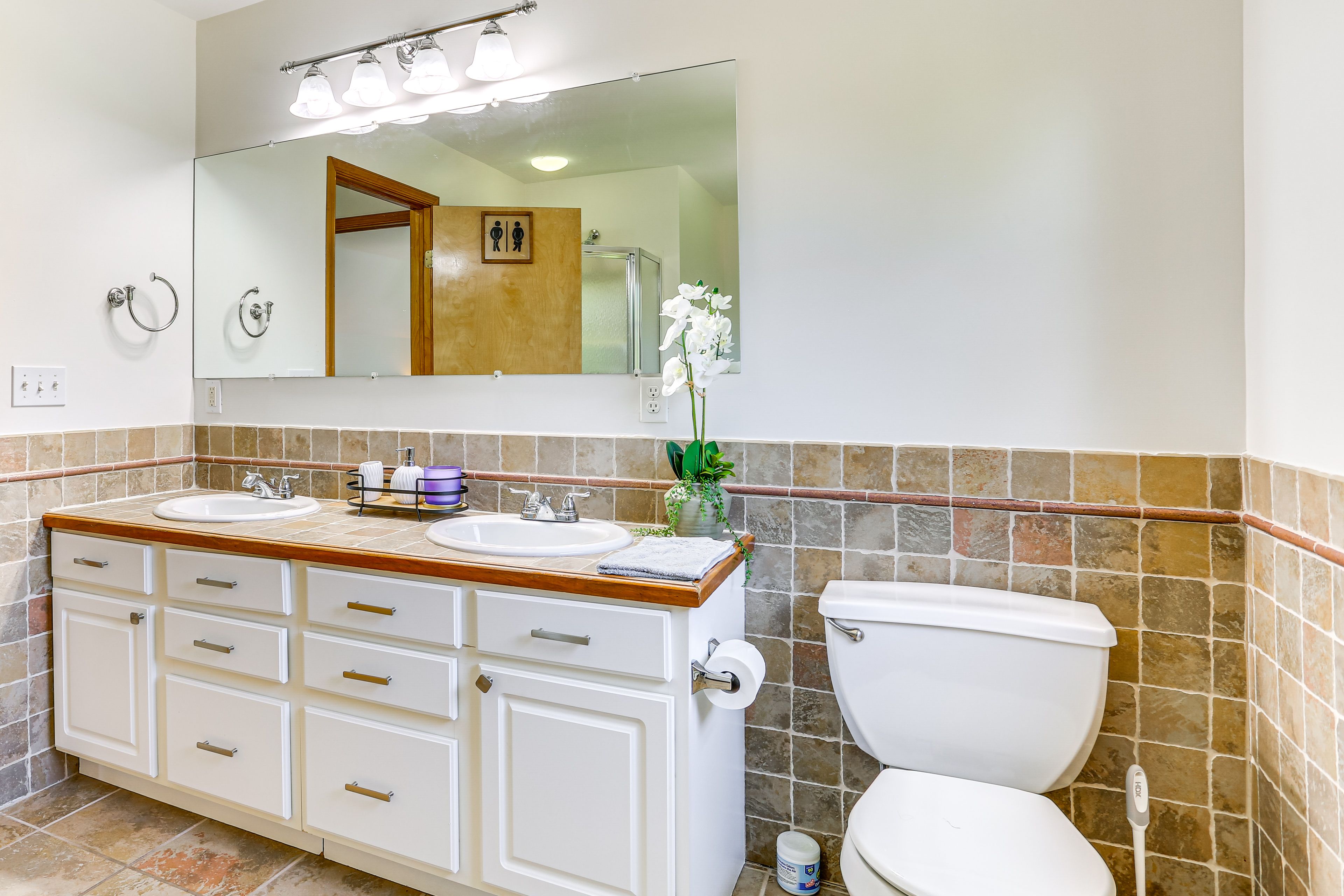 Bathroom | Shower | Bathtub | Upper Level