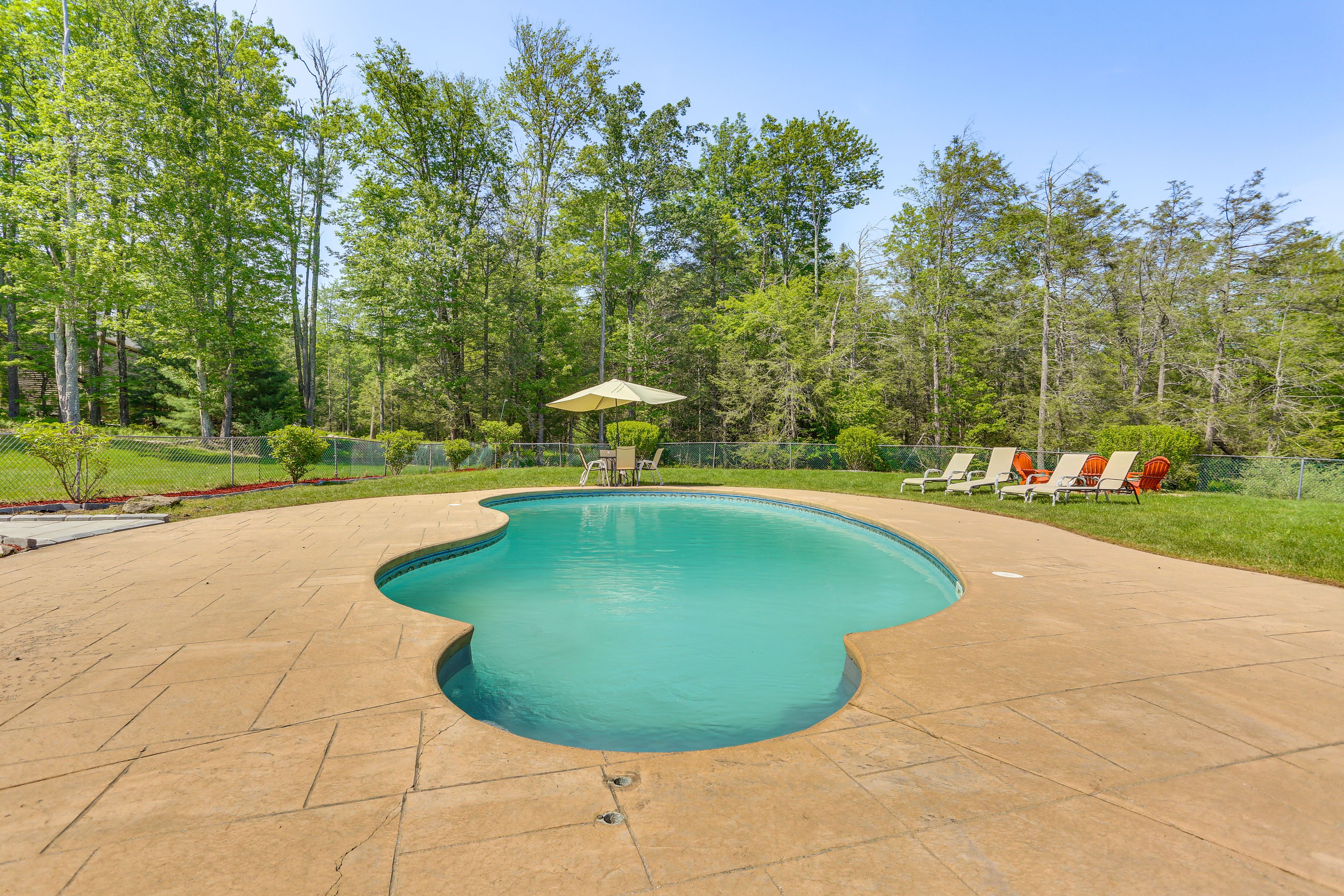 Private Pool (Depth 3'-6')