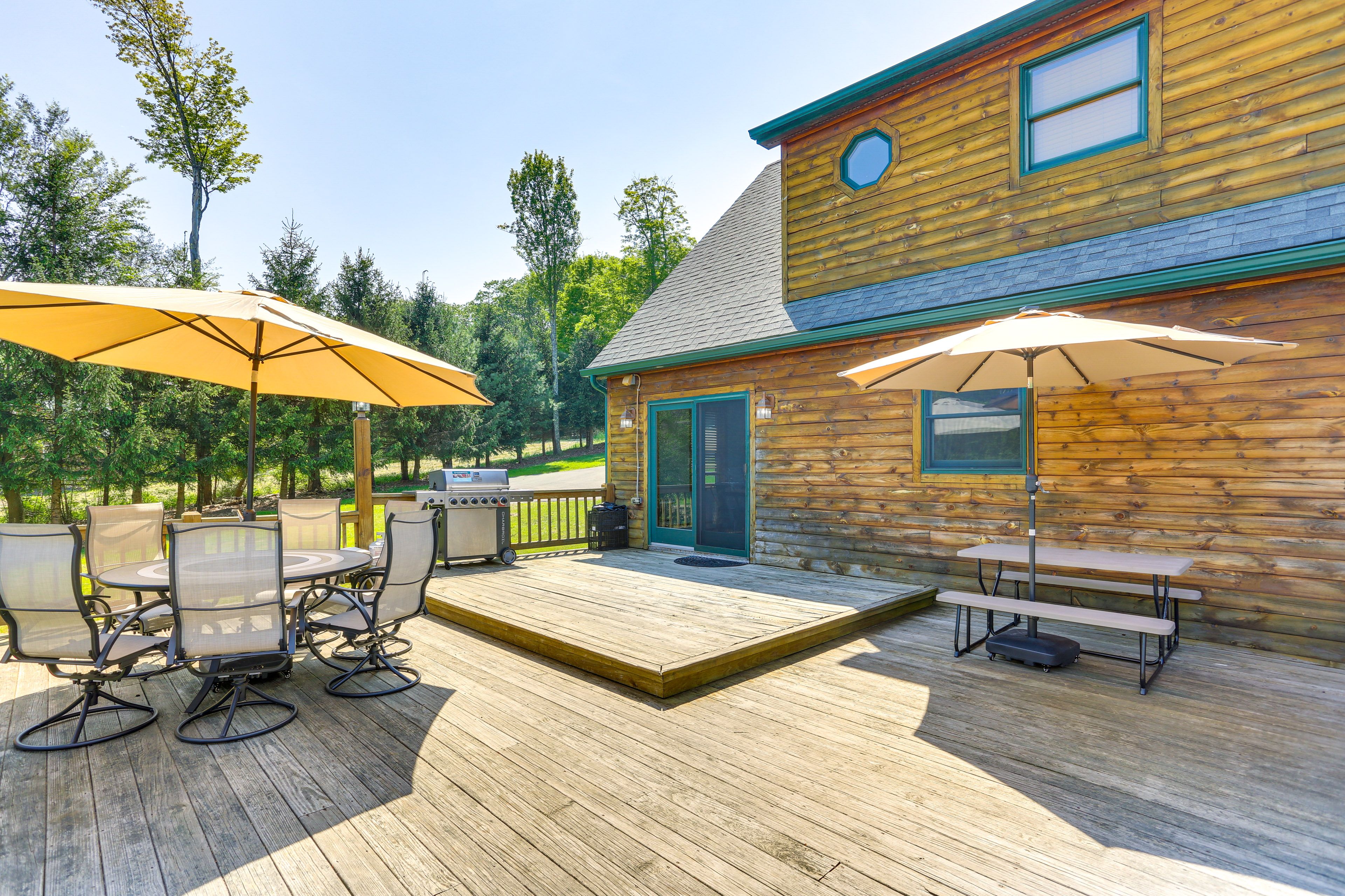 Deck | Gas Grill | Outdoor Dining Areas w/ Umbrellas