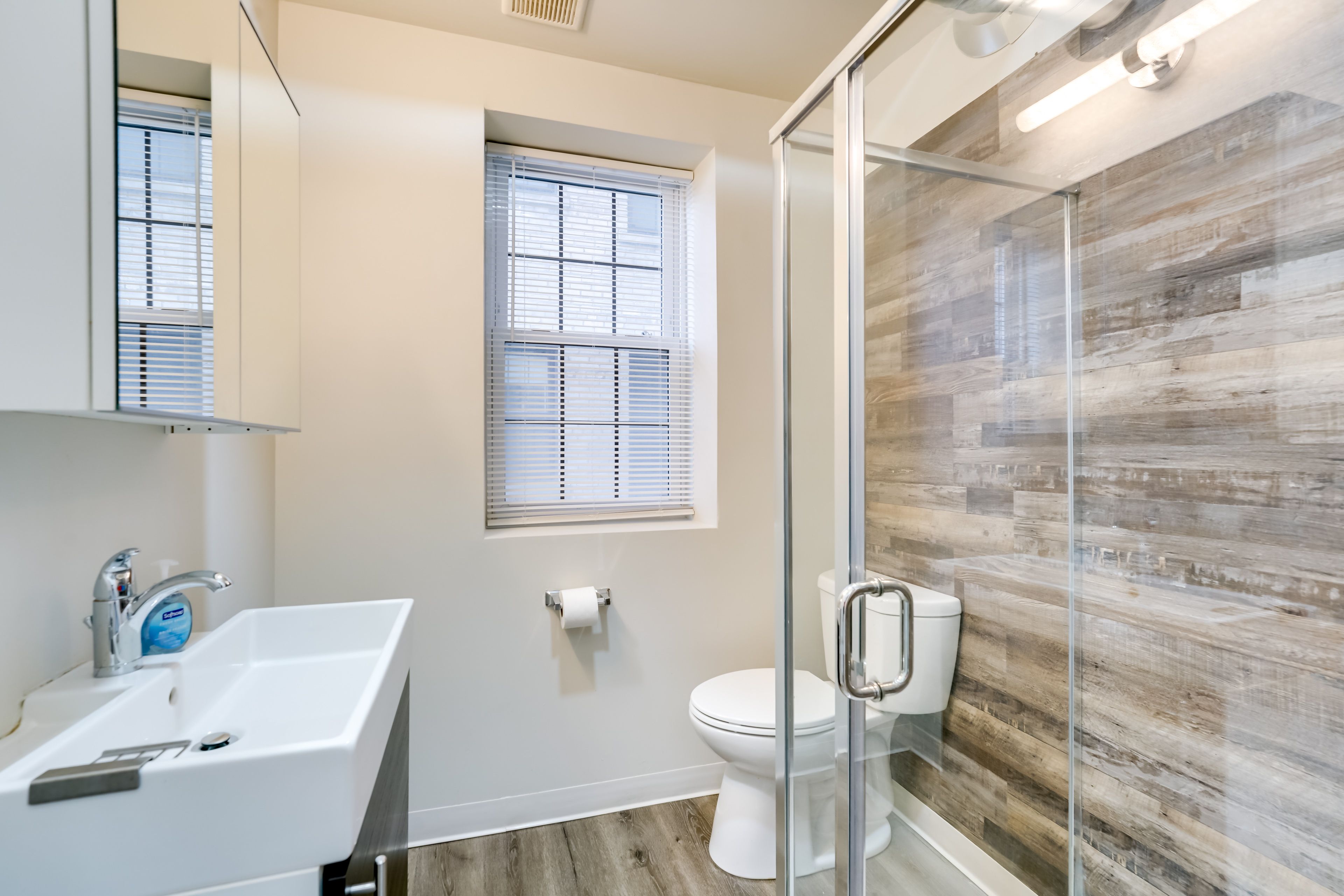 Full Bathroom | Towels Provided | Complimentary Toiletries