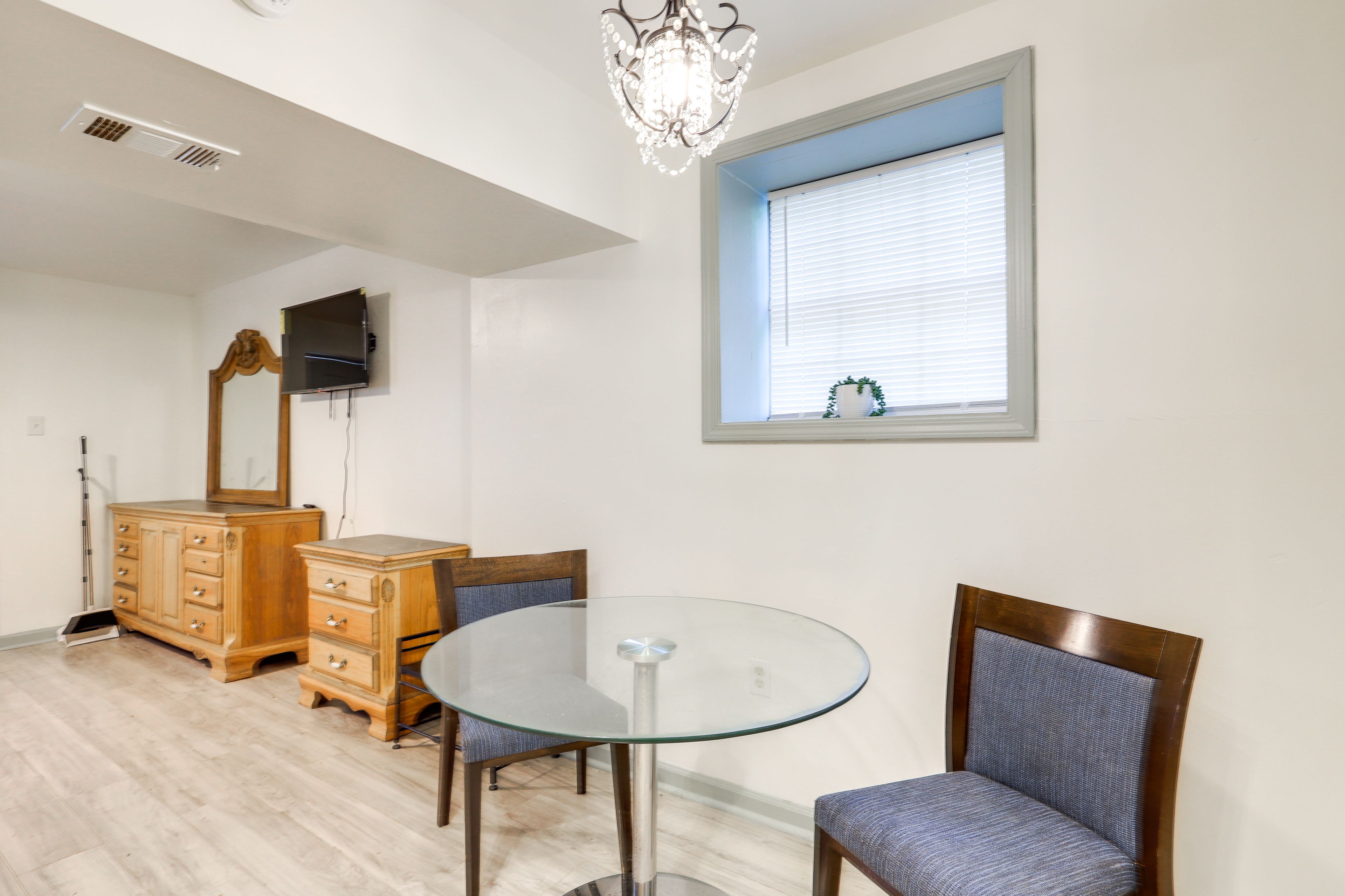 Studio | Dining Area | Dishware & Flatware