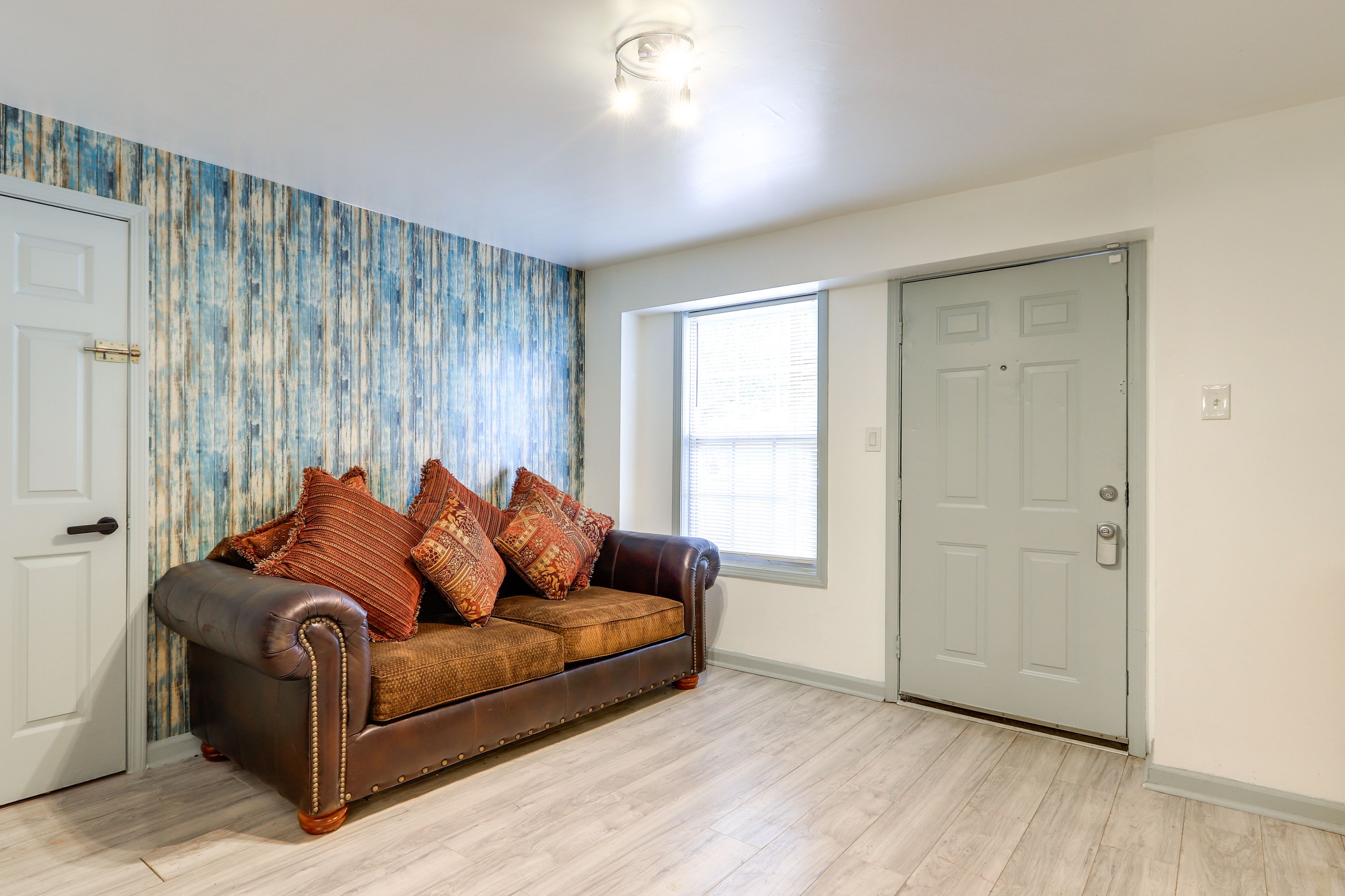 Studio | Living/Sleeping Space | Queen Sleeper Sofa | Smart TV | Free WiFi