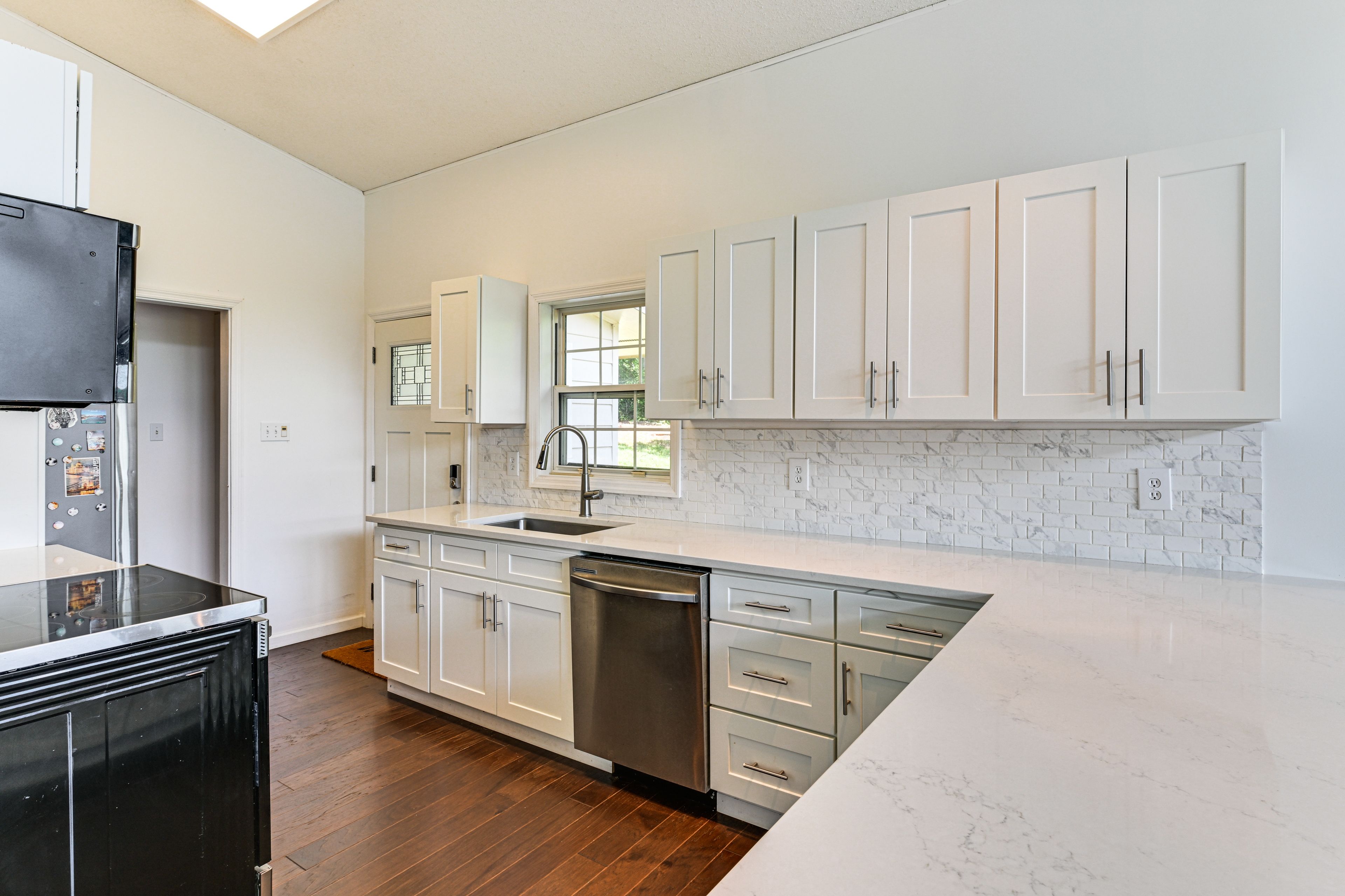 Kitchen | Main Level | Dishwasher | Keurig