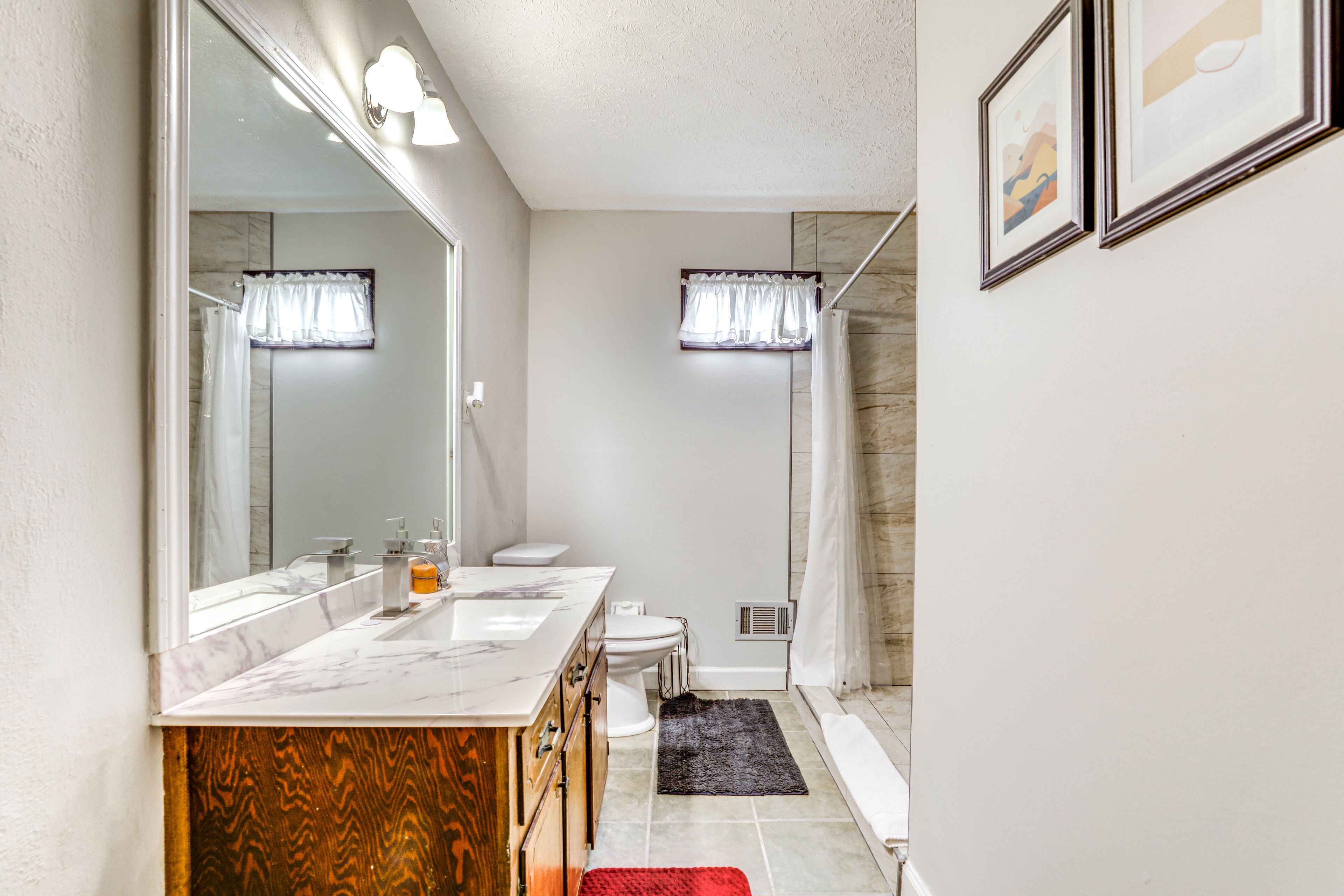 Full Bathroom | 2nd Floor